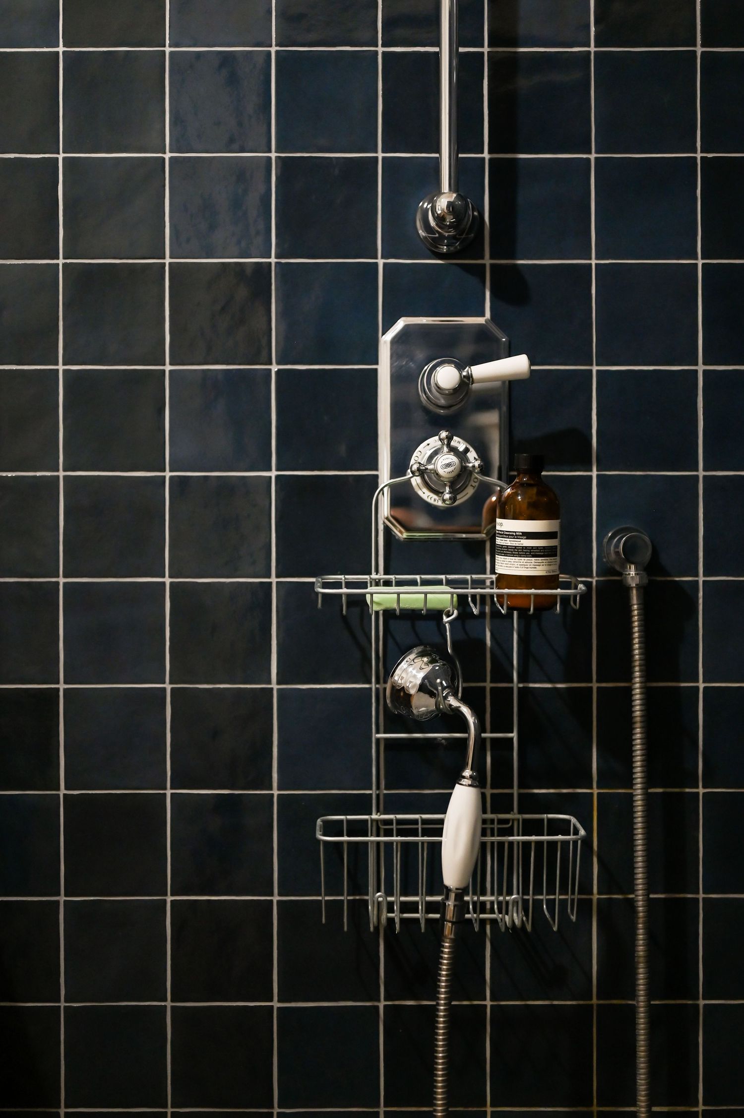 Mise en valeur du travail de la décoratrice et architecte d’intérieur, capturant l’élégance, le style et le détail de ses réalisations.