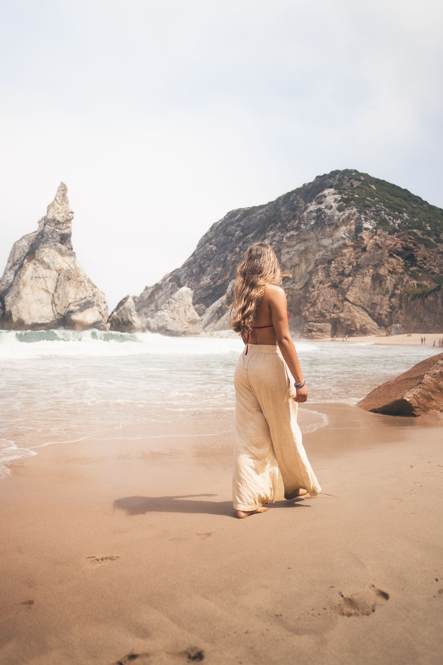 fotografia feminina em sintra, lisboa, cascais, ensaio feminino, retrato femino na praia, fotografo de ensaio feminino ao por do sol.