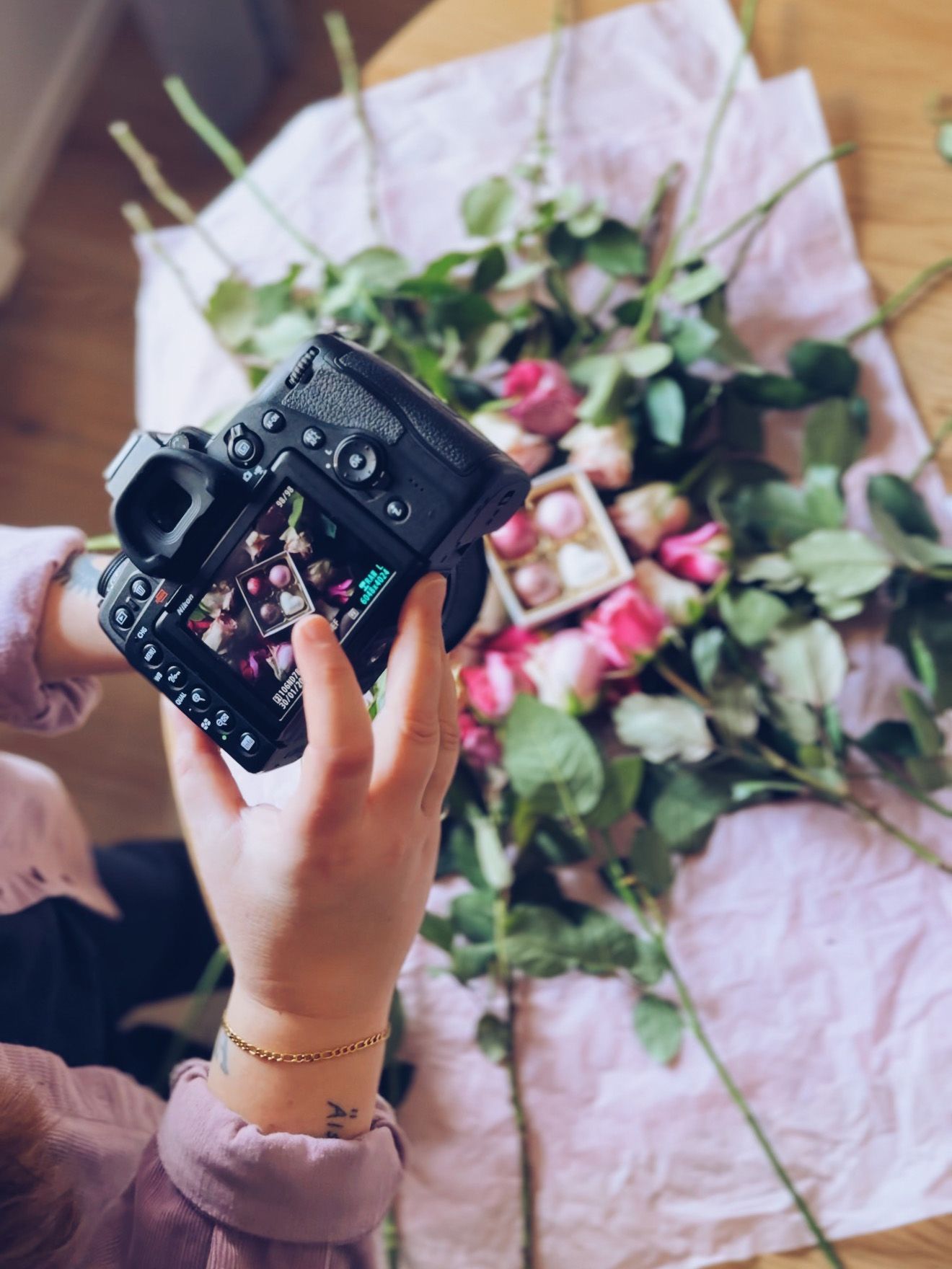 Bakom kulisserna med Petra Leandersson när hon fotar praliner åt ett kilo socker