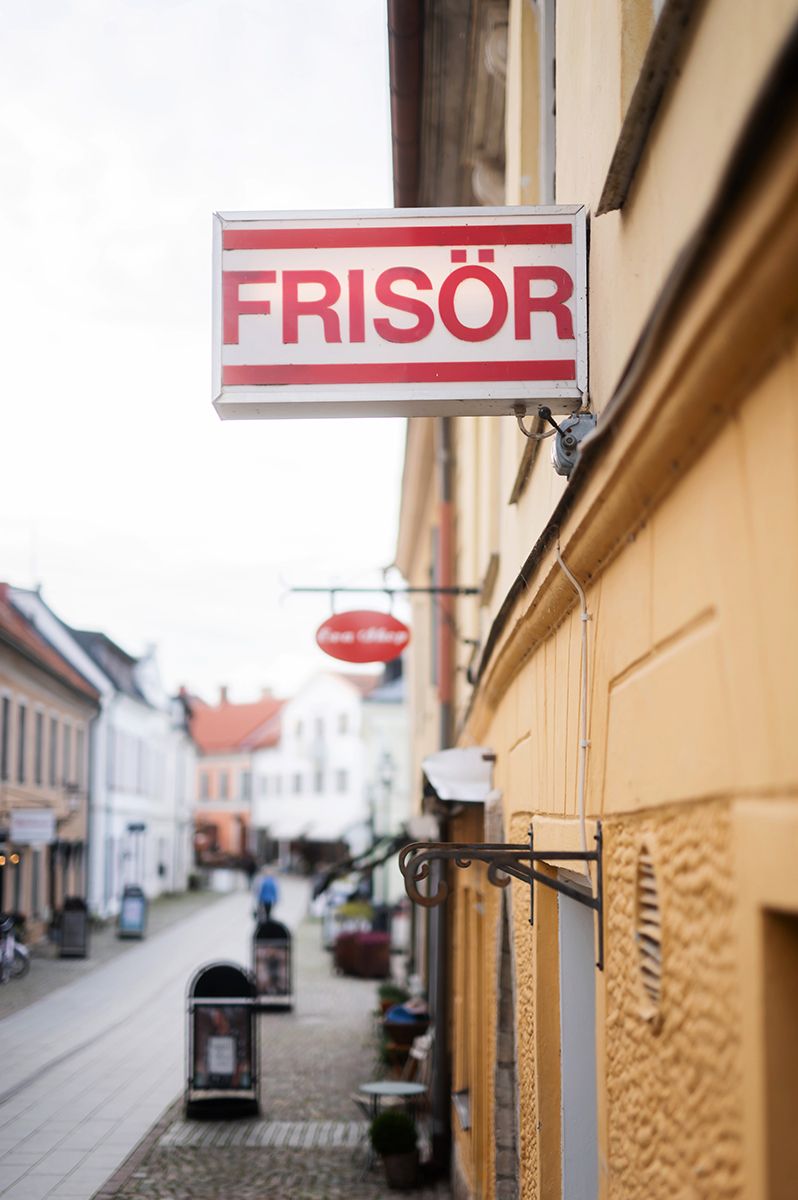 Frisörskylt i Vadstena