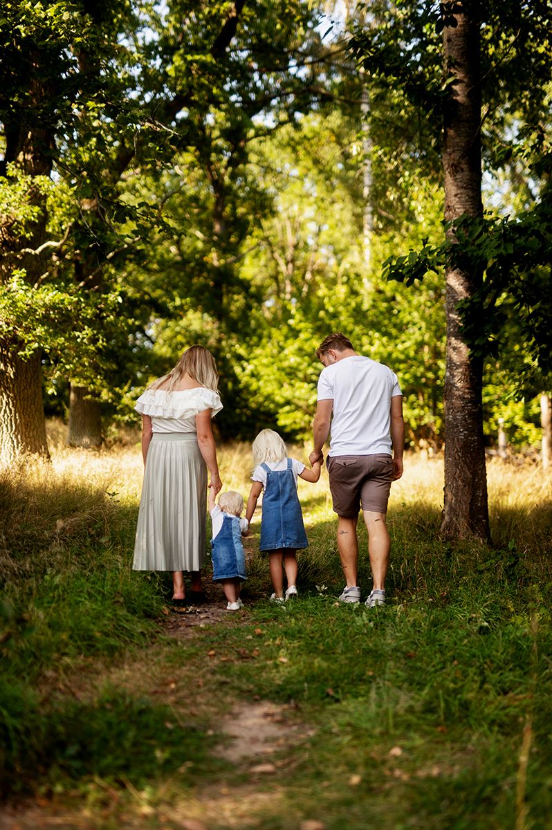 Hela familjen med på bild