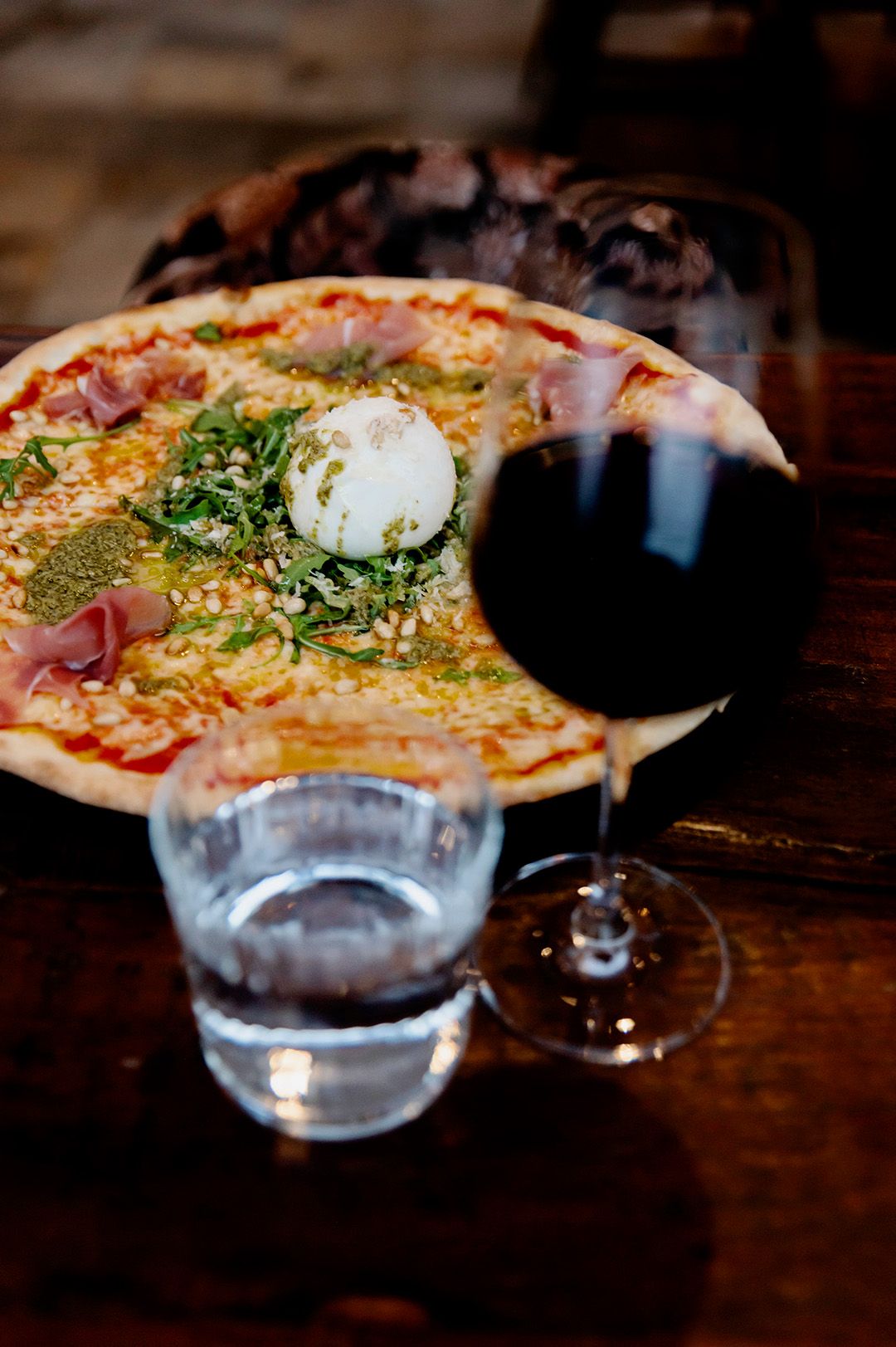 Pizza och rödvin