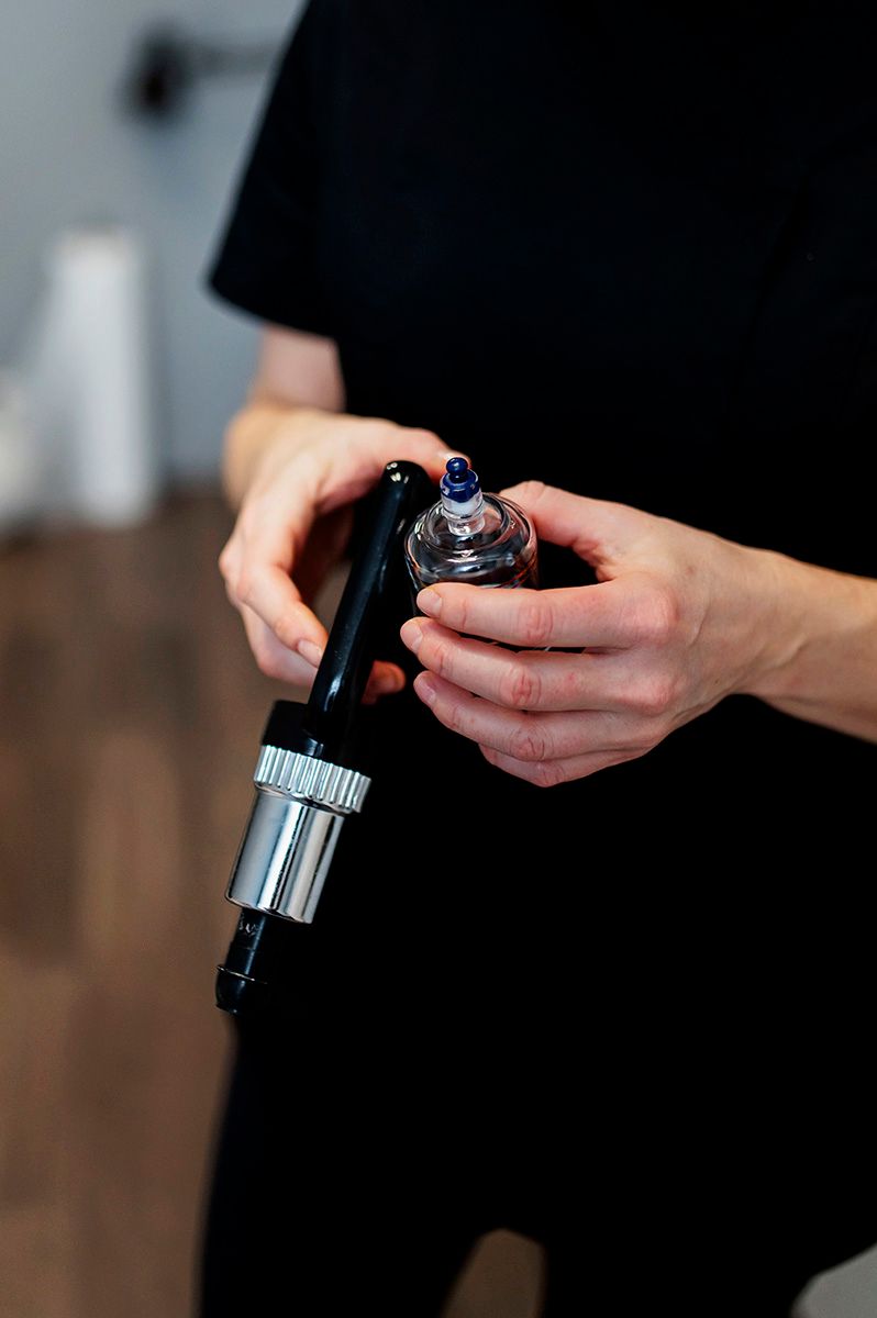 Brandingbilder hos akupunktör, koppning