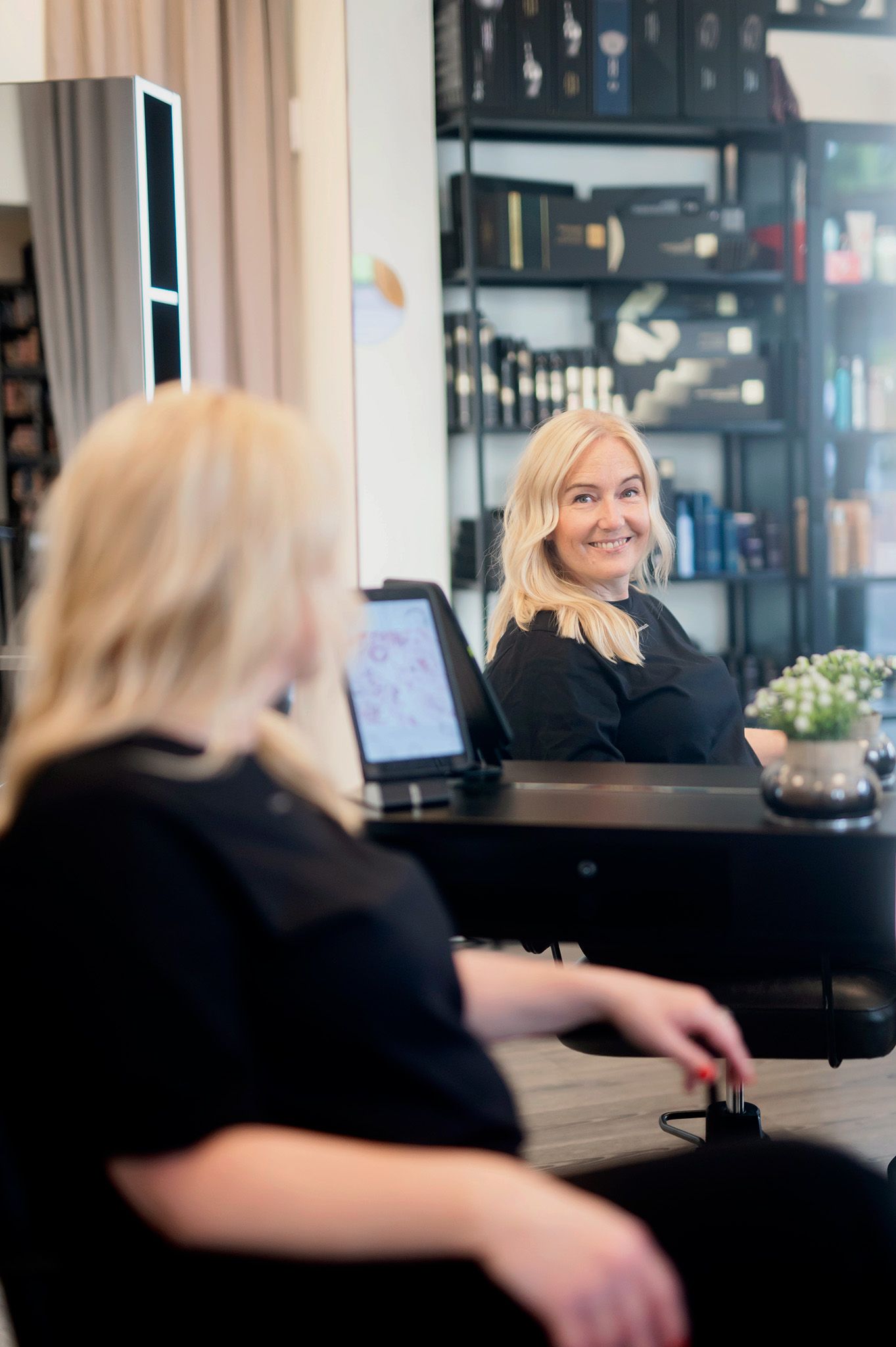 Anna på Studio Hair Art Motala