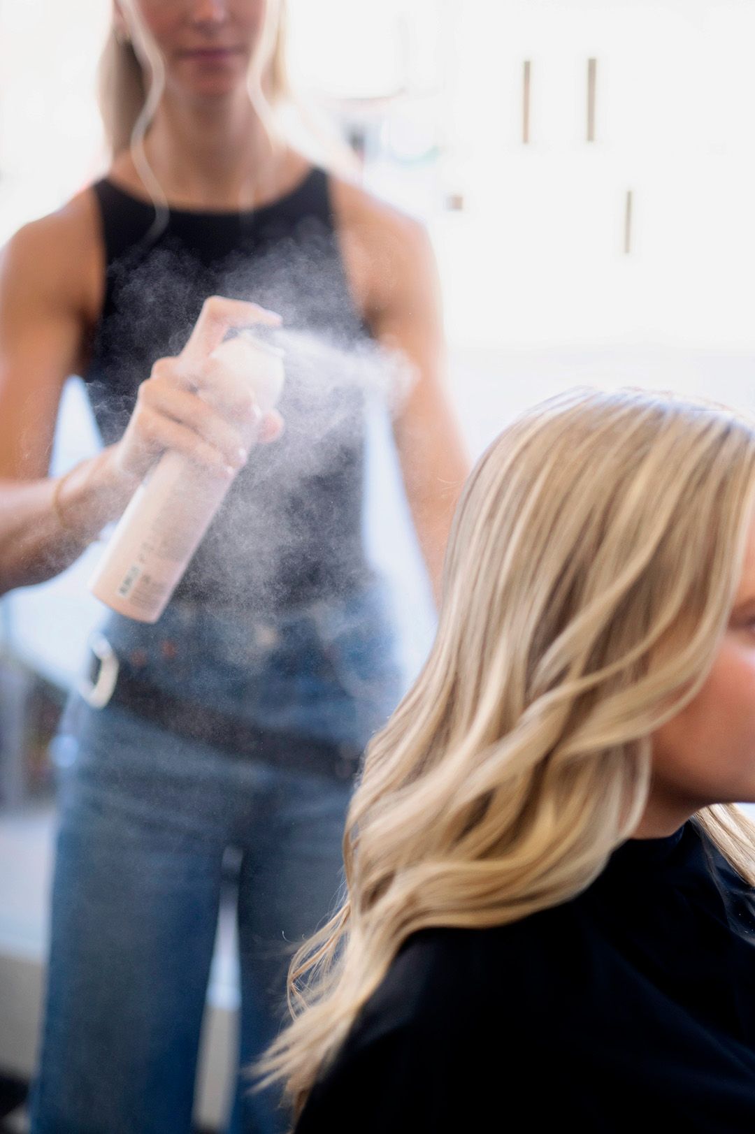 Brandingbilder åt Hair by Malva Nilsson sprayar produkter