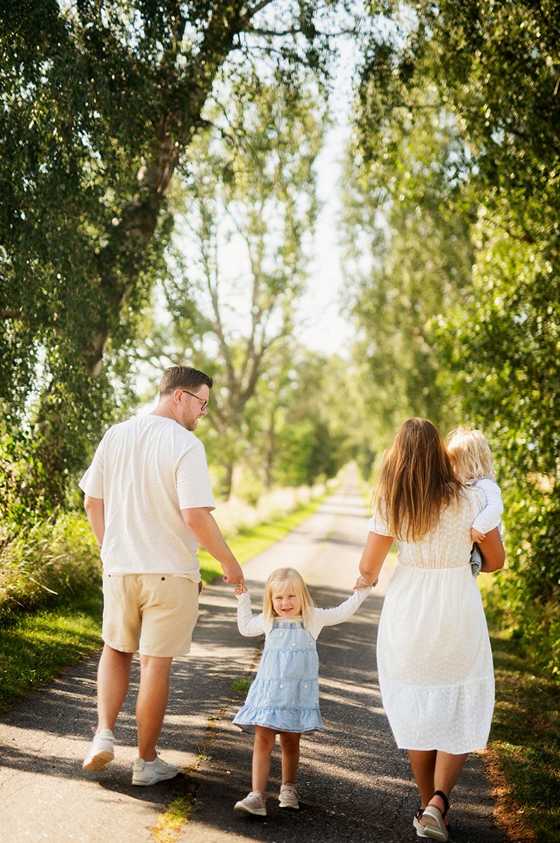 Familjefotografering i naturen i Motala