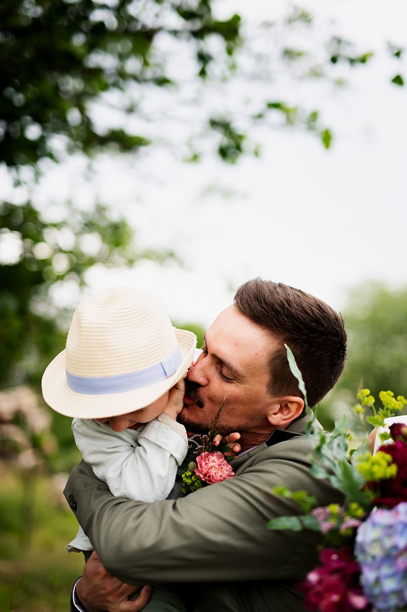Pappa och son på bröllopsdag