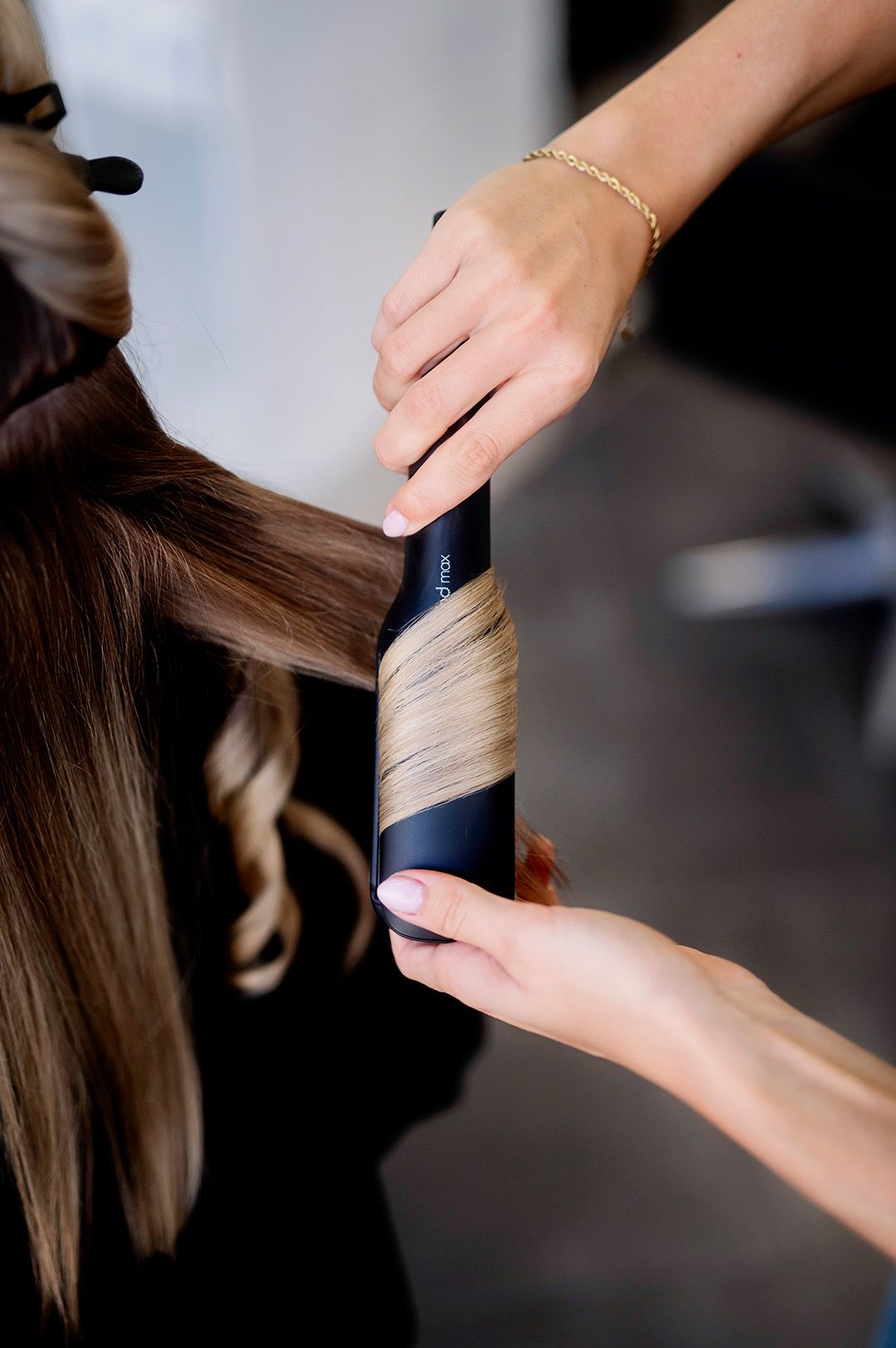 Brandingbilder åt Hair by Malva Nilsson lockar hår