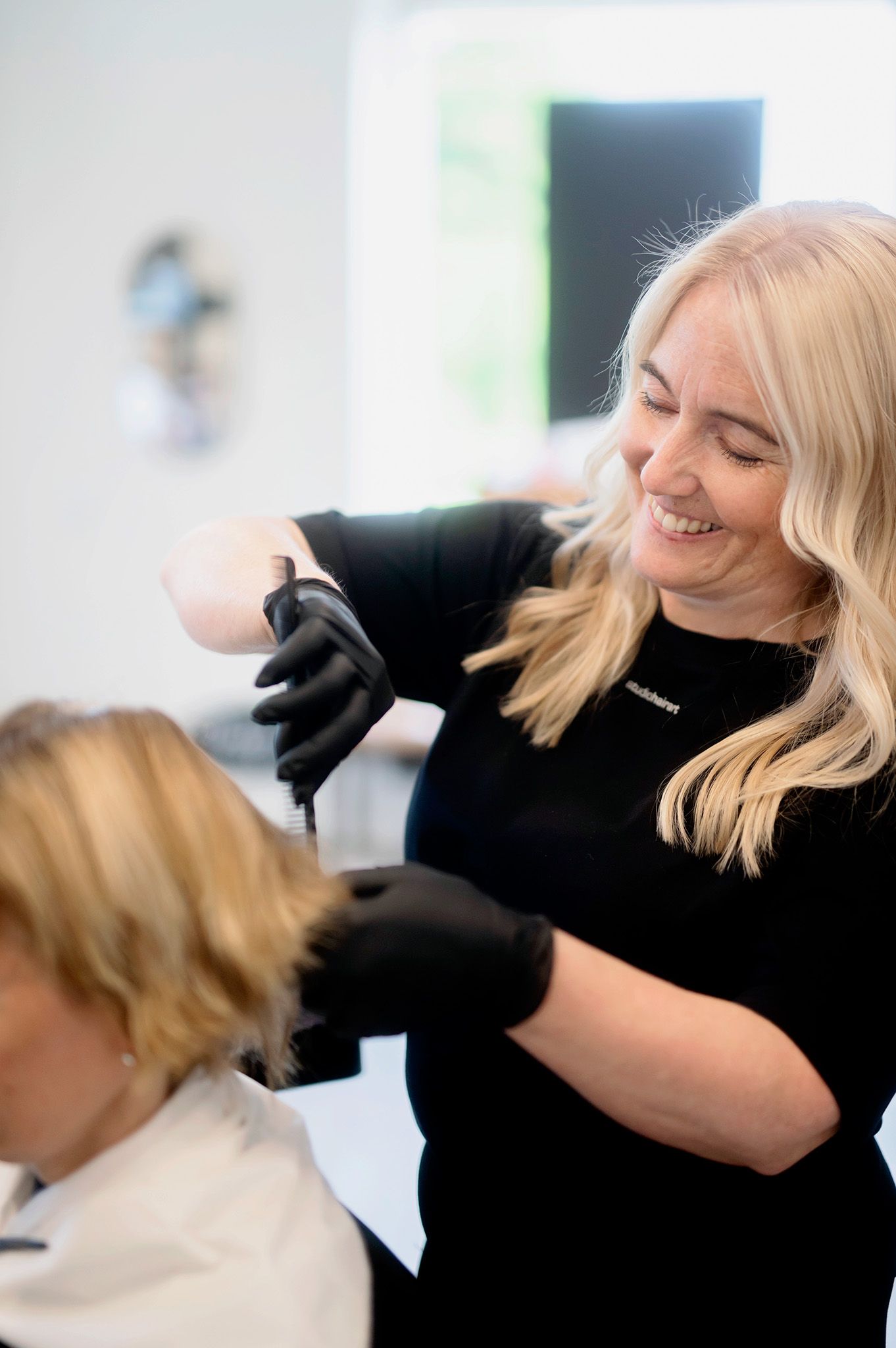 Bli fin i håret hos Studio Hair Art Motala