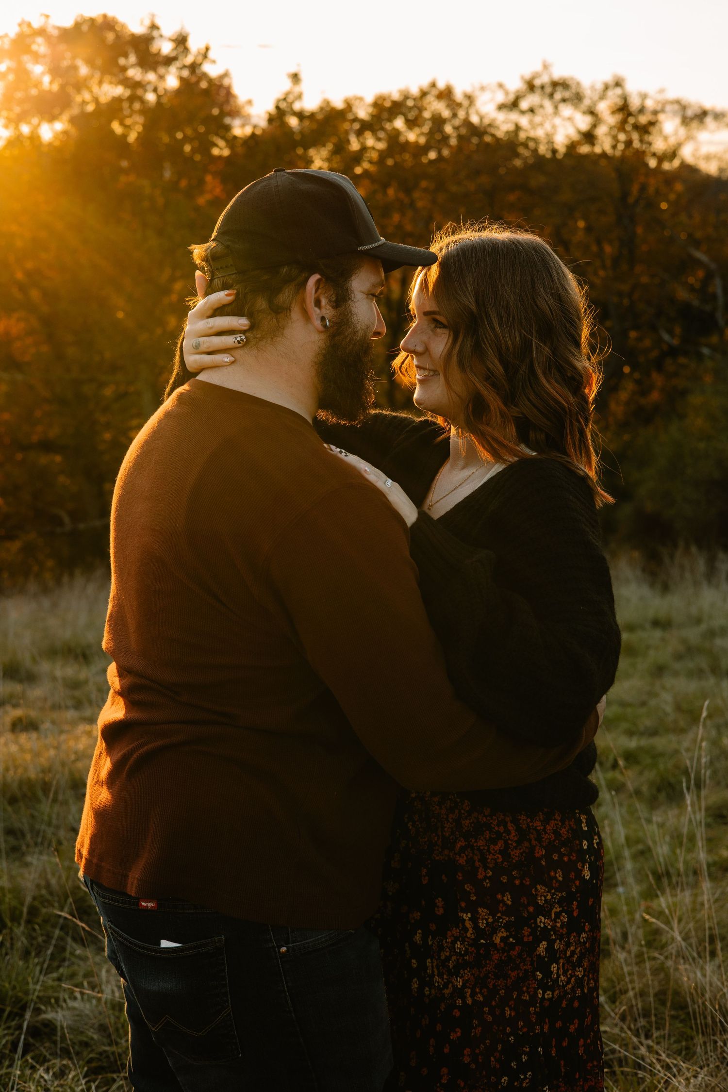 Lehigh Valley Pennsylvania golden hour dreamy warm couples shoot at Trexler park pa, fall glowy golden hour couples photography