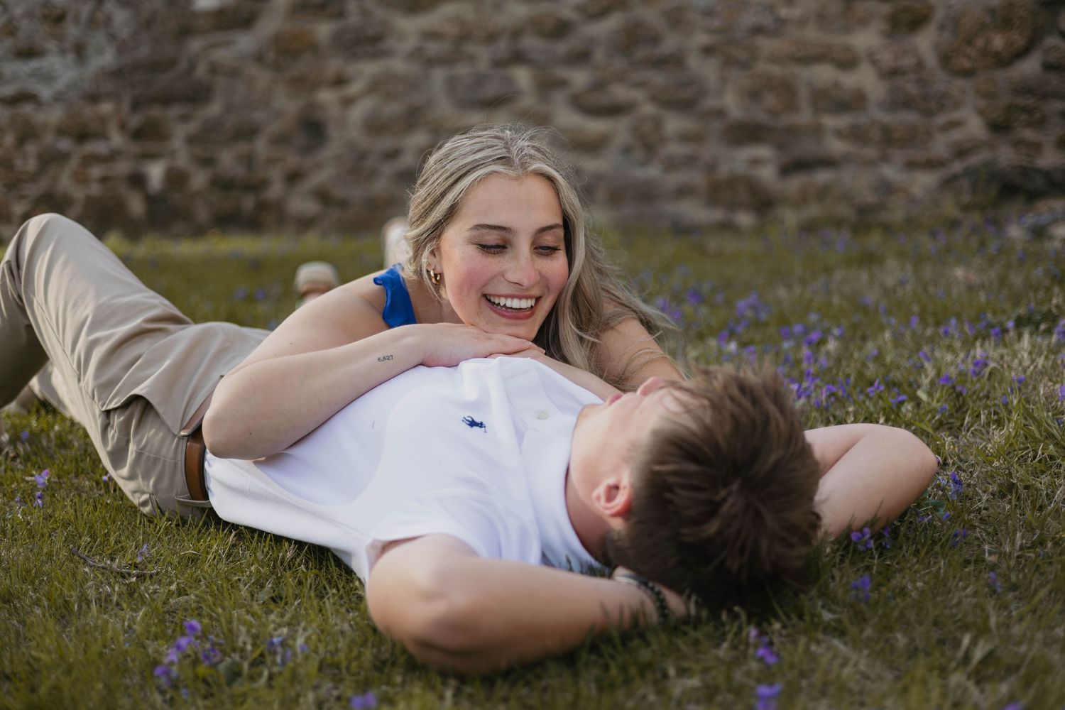 romantic, cute, whimsical, and candid couples photos, couple laying down and being cute, natural and candid couples photos, Alburtis PA
