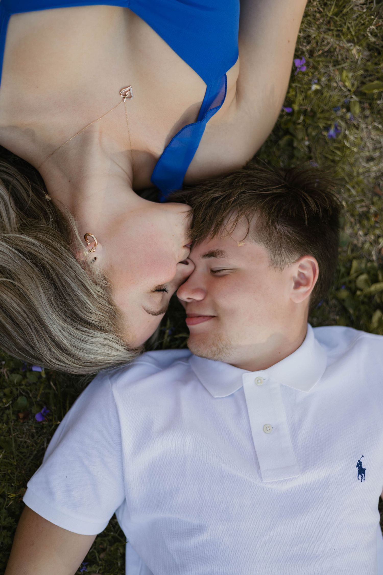 Romantic, candid, sweet, and whimsical couples photos. Couple laying down and girl kissing guy's forehead, Alburtis Pennsylvania