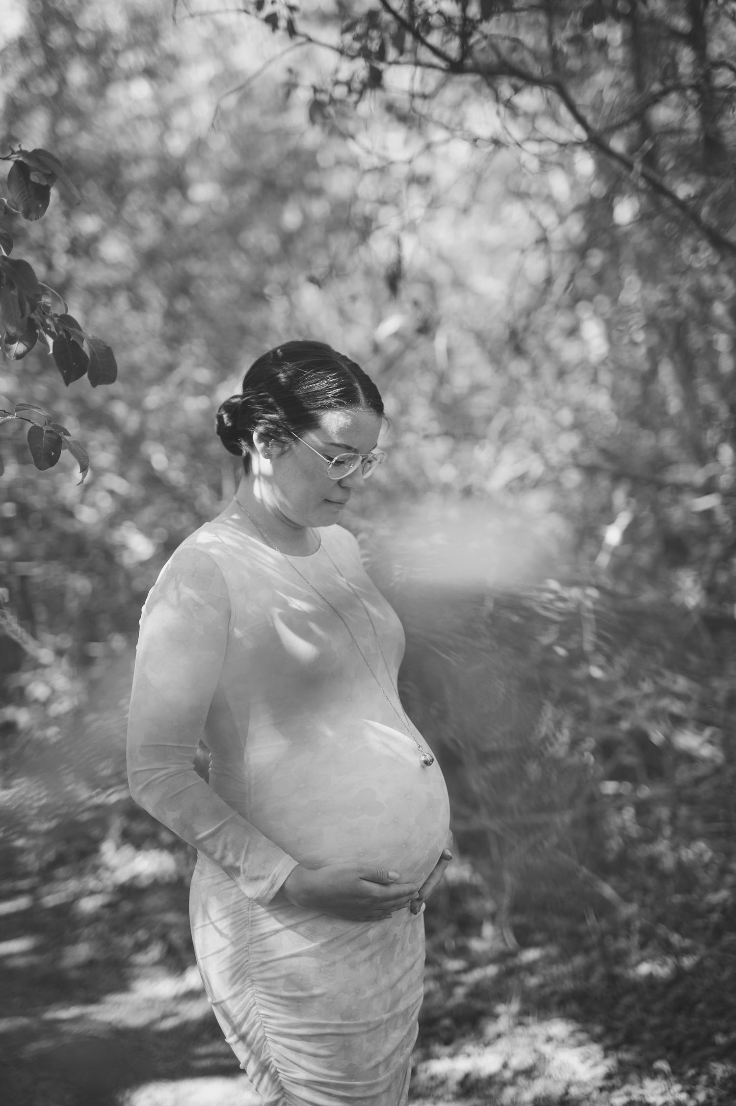 Svartvit bild vid gravidfotografering