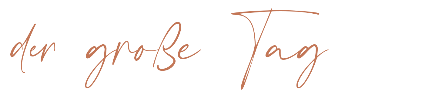 Decorative coral-colored calligraphy text reading 'der große Tag'.