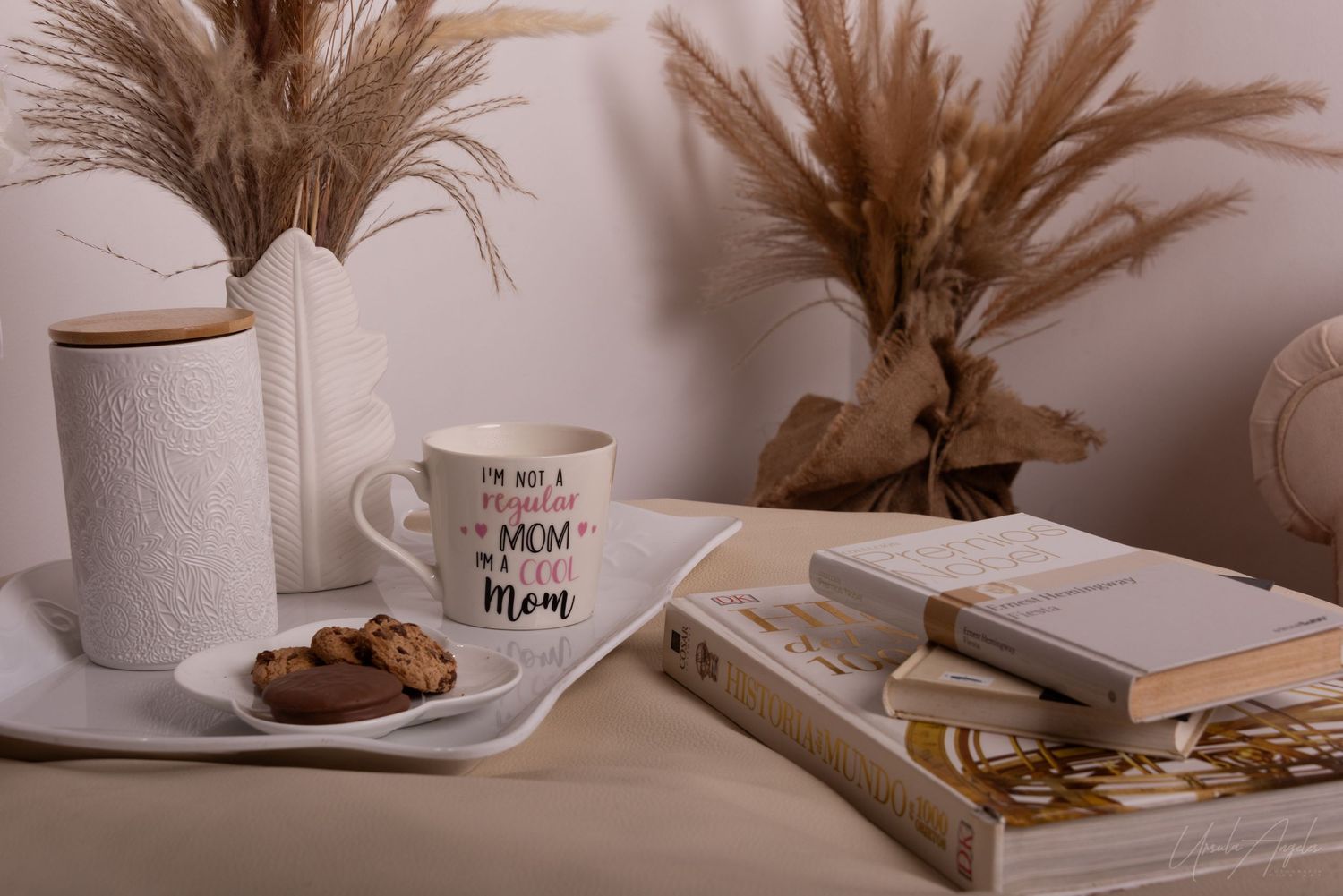 CAFE + LIBRO + TRANQUILIDAD + TIEMPO PARA MAMÁ + FOTOS PROFESIONALES + DECORACION CREMA