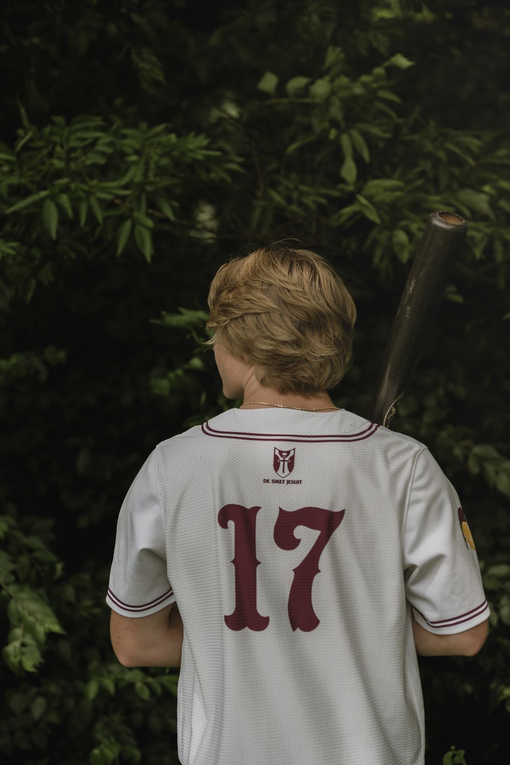 Cinematic senior photo in Saint Charles, Missouri with soft movement and storytelling-inspired composition. Senior photos in Missouri.