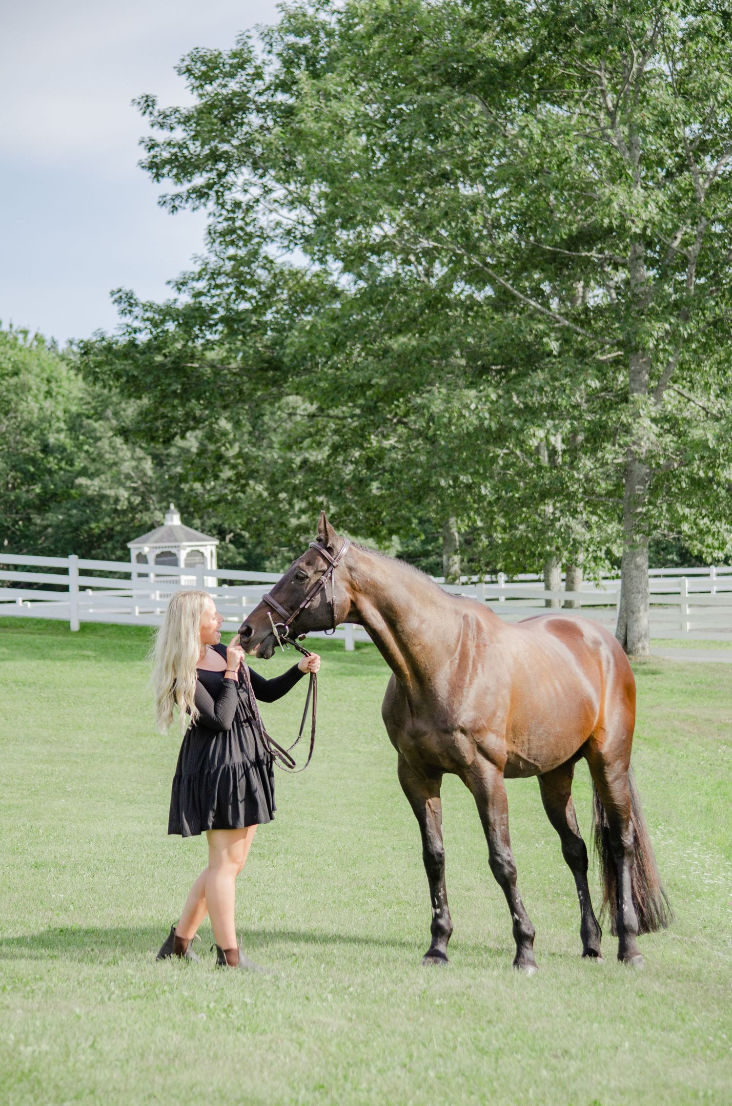 girl posing with horse