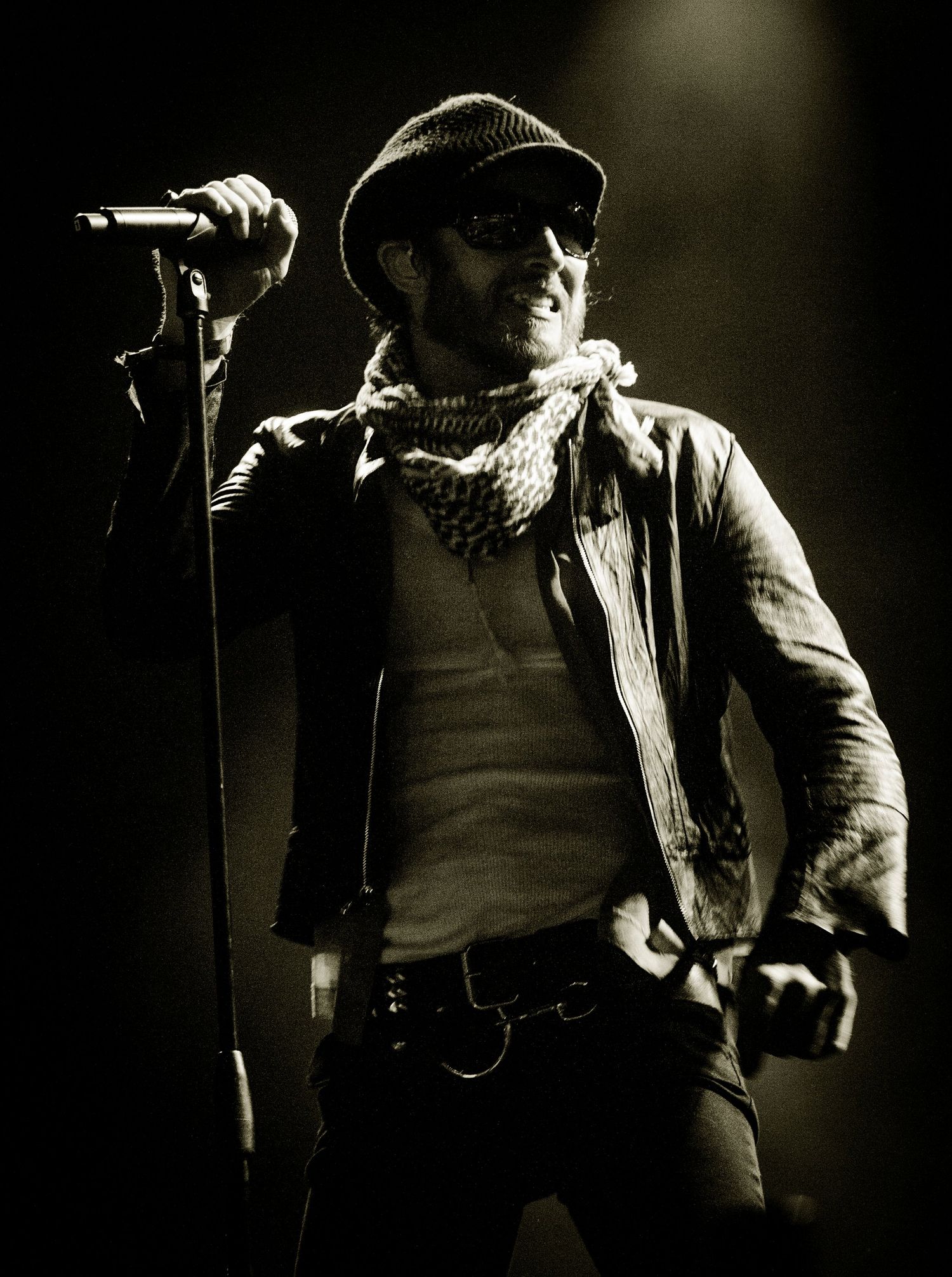 Dramatic black and white shot of performer singing on stage in vintage style clothing. event photographer in guelph ontario