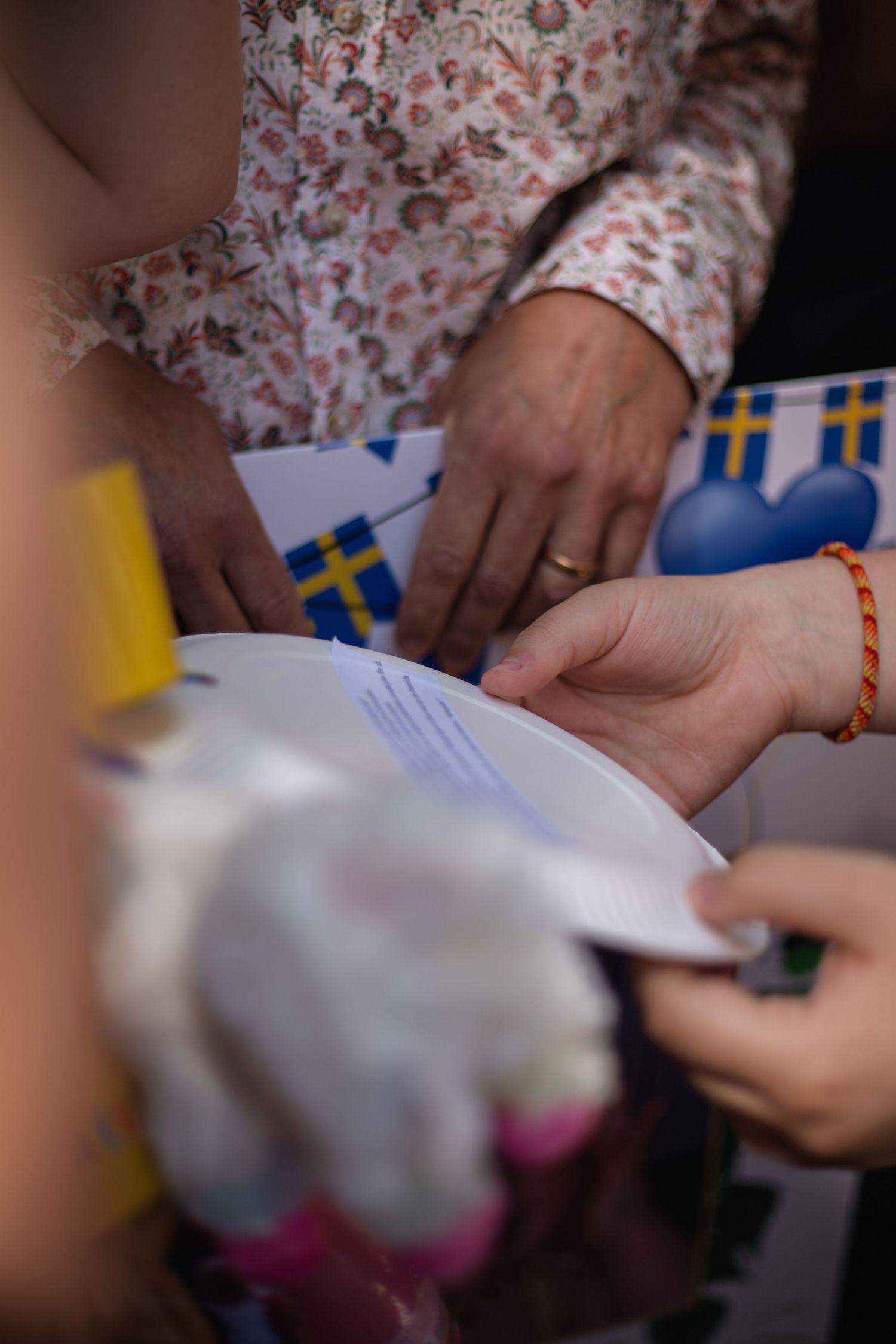 Händer som håller i en 