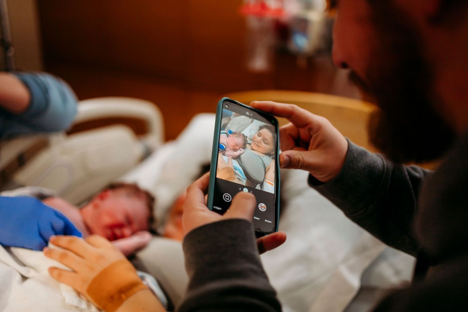 Documentation of labor progress through photos and medical monitoring.
