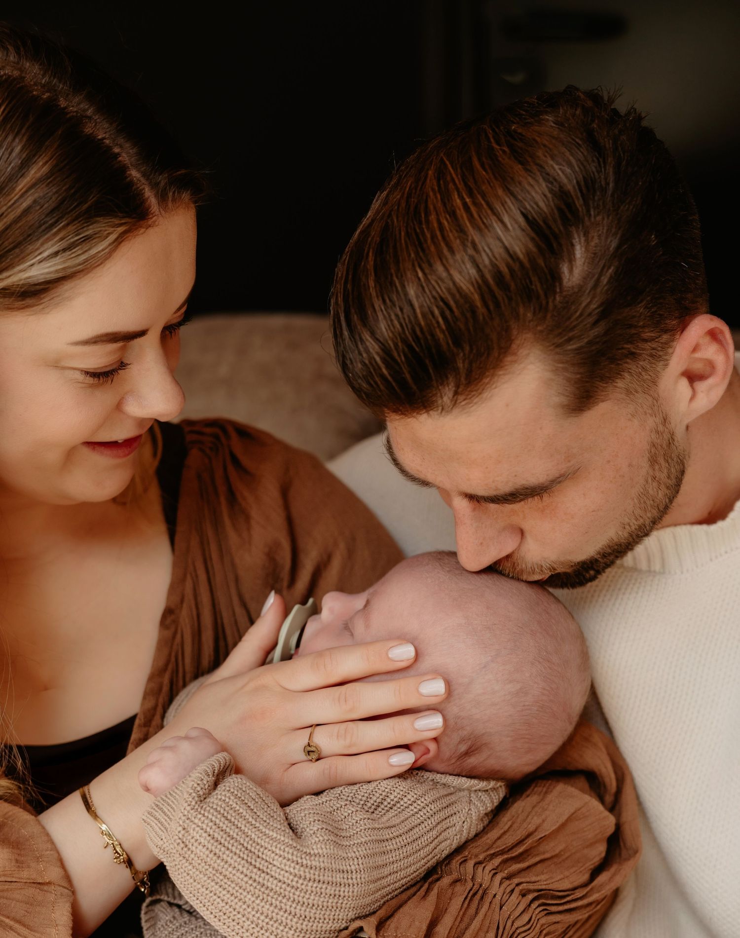 gezinsshoot, gezin, gezinsfotografie, gezinsfotograaf, motherhood, motherhoodshoot, newbornfotografie, newbornshoot