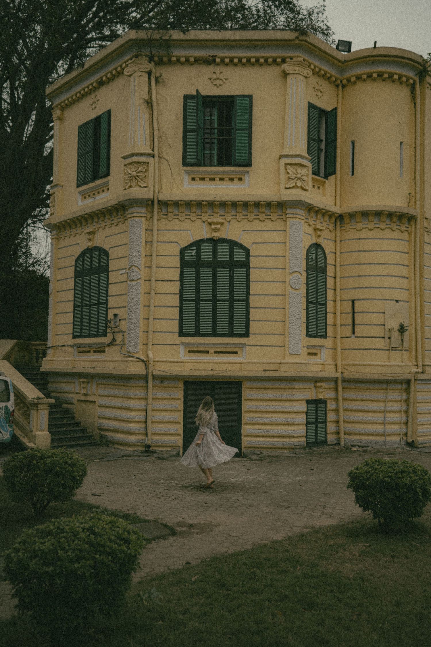 Luxury bride getting ready portrait in an iconic destination with sweeping views, creating a timeless and elevated image