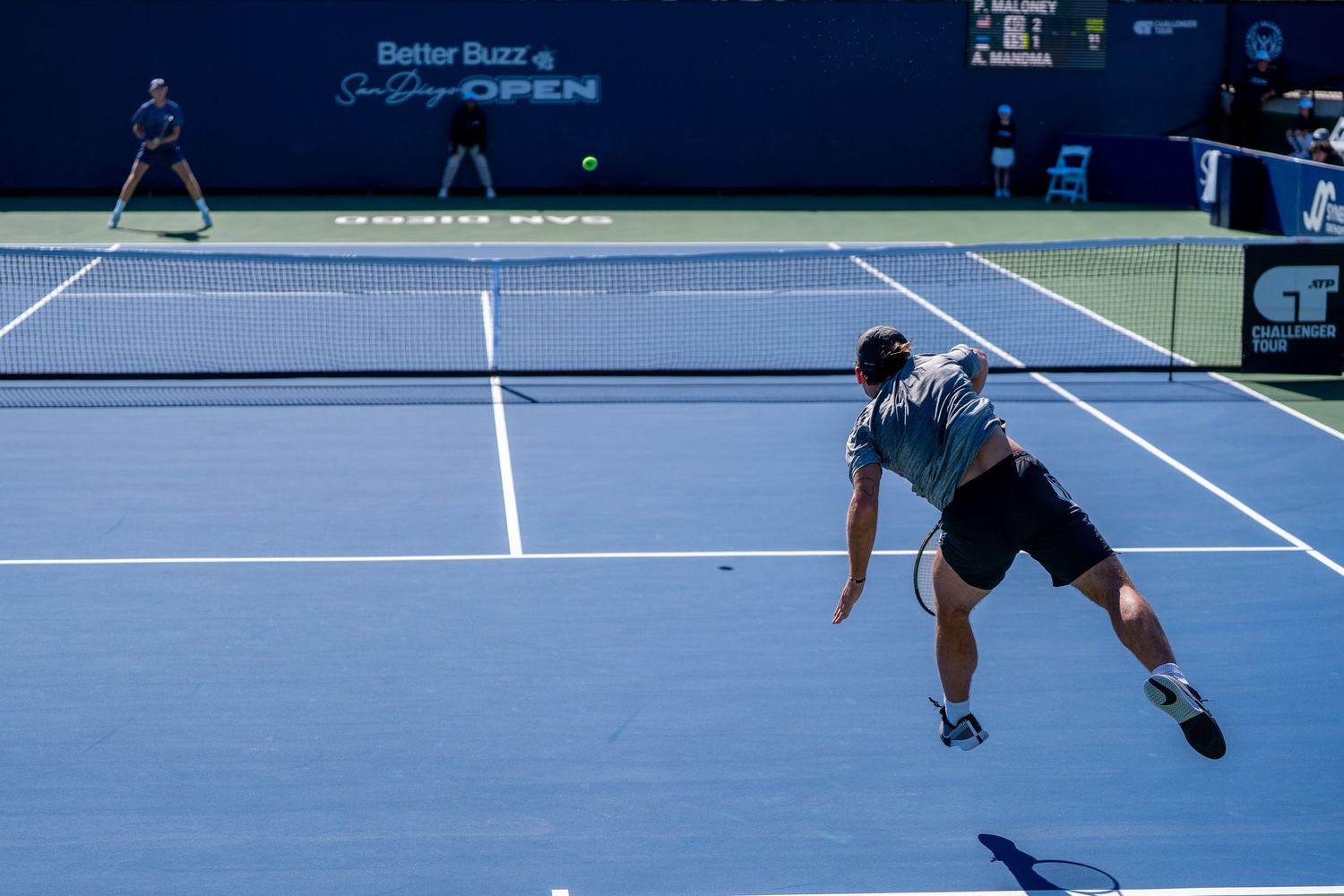 Tennis player stretches for a shot at the Better Buzz San Diego Open.