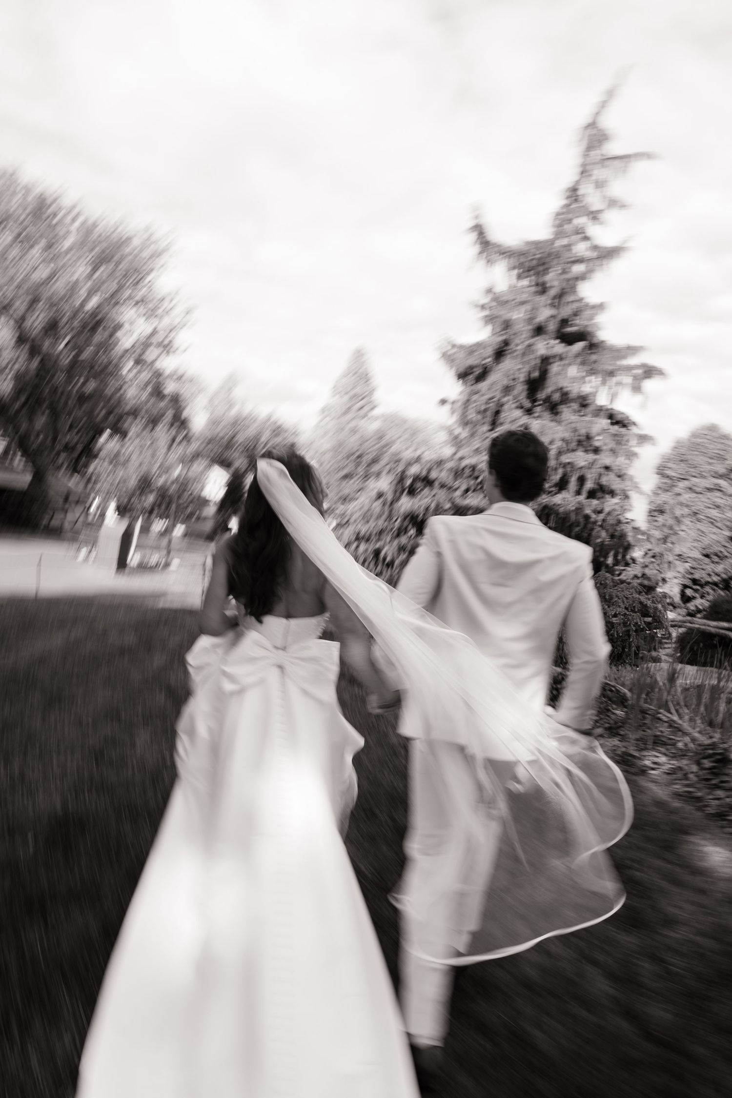 Candid wedding moment captured in a documentary and editorial photography style focused on real emotion and connection.