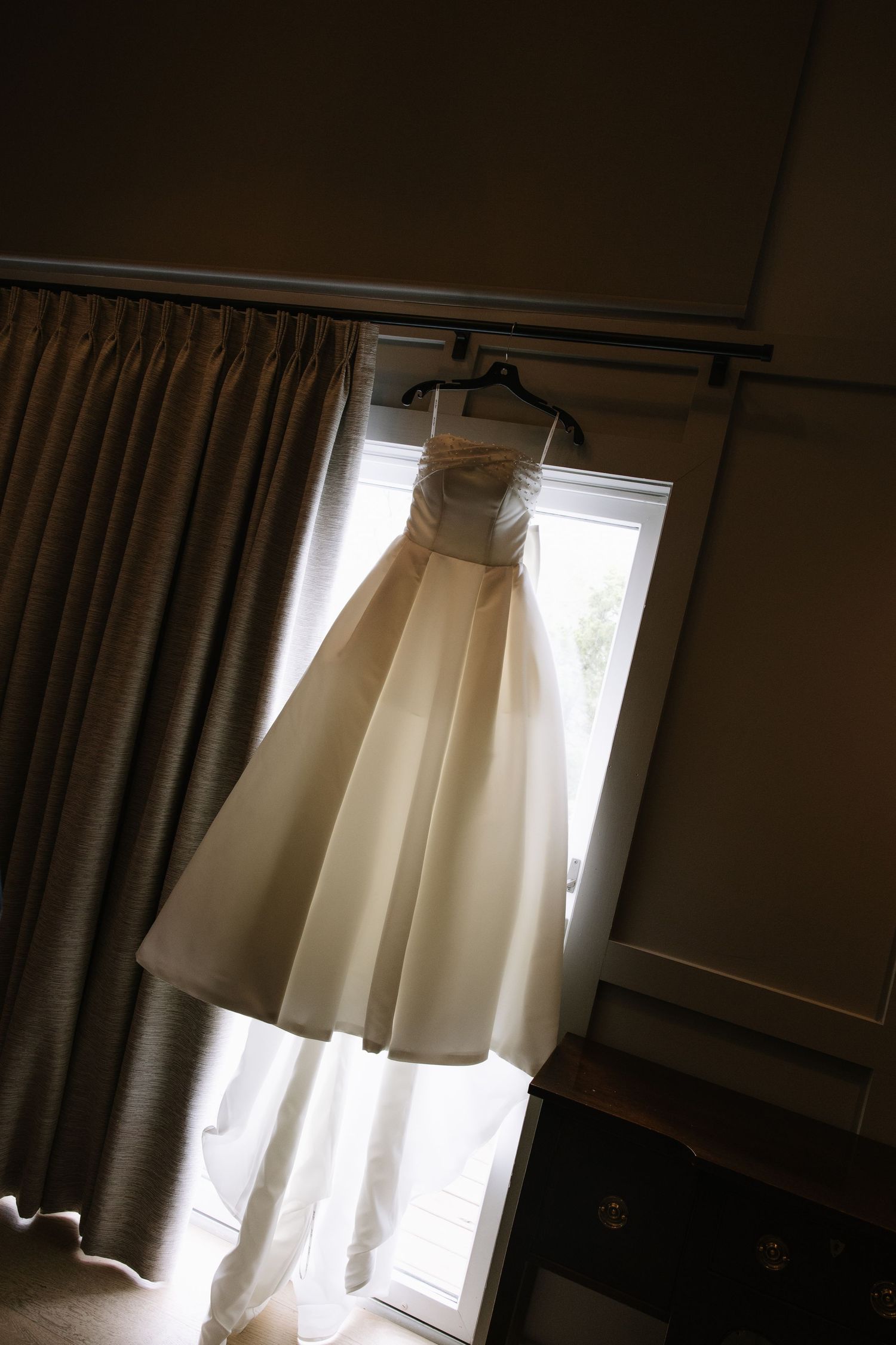 Candid wedding moment captured in a documentary and editorial photography style focused on real emotion and connection.