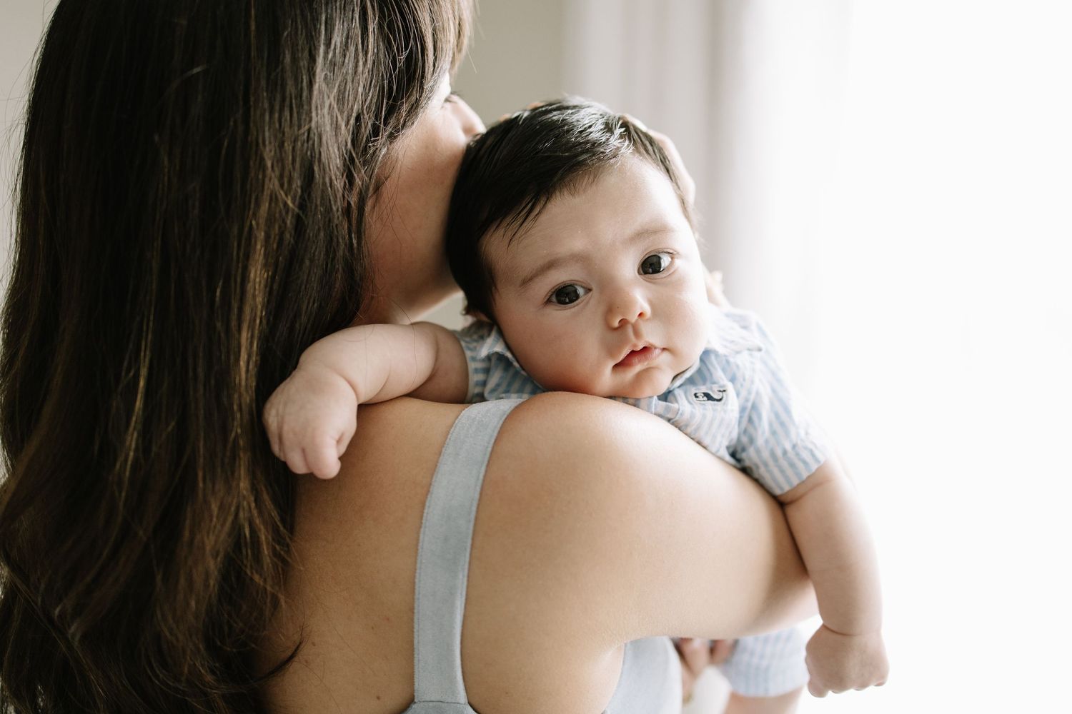 Natural family photos in Philadelphia featuring relaxed, candid moments that preserve love, laughter, and authentic family connections.