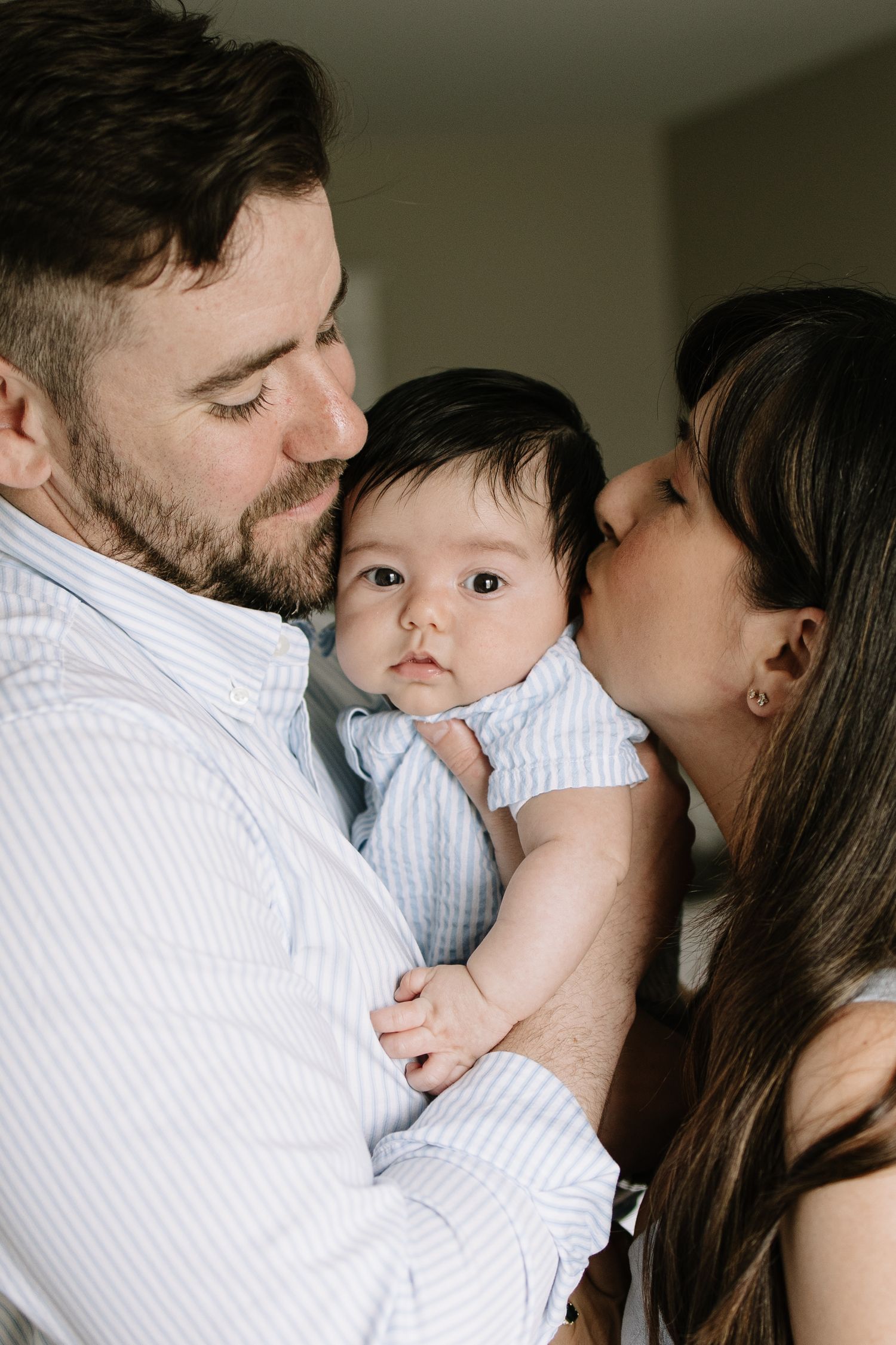 Natural family photos in Philadelphia featuring relaxed, candid moments that preserve love, laughter, and authentic family connections.