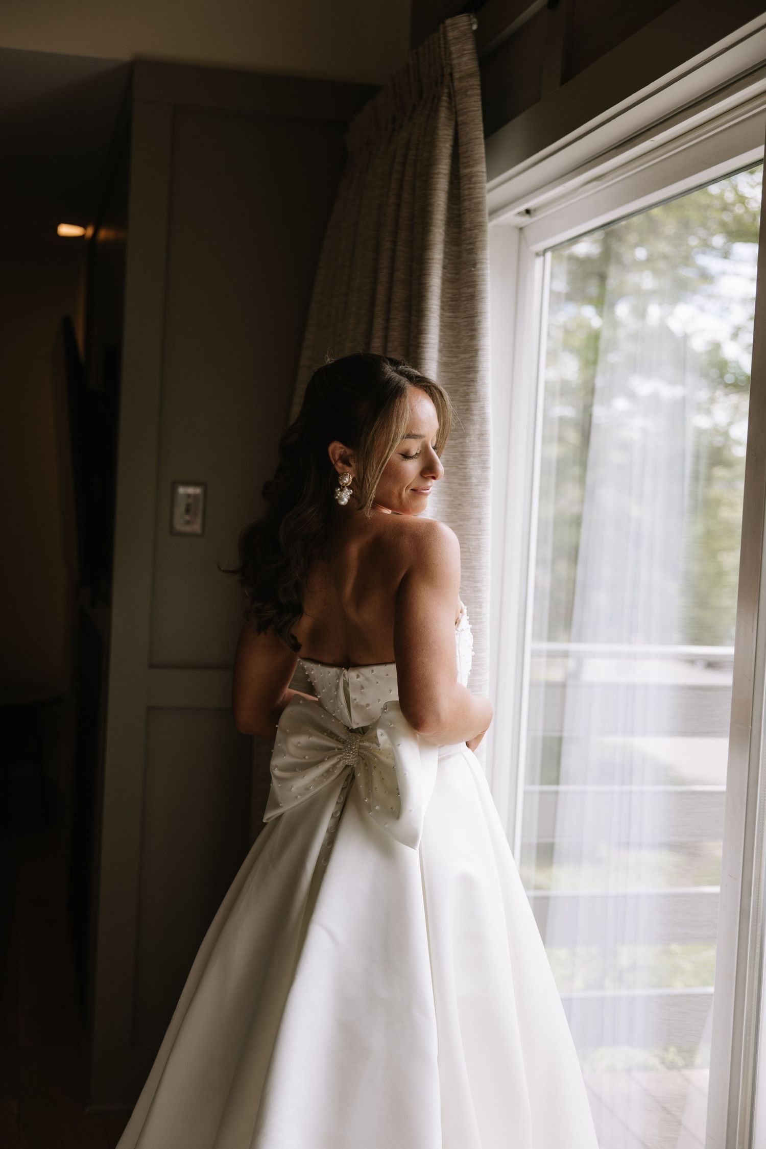 Authentic wedding photography capturing real moments, emotions, and meaningful details in a timeless editorial style.