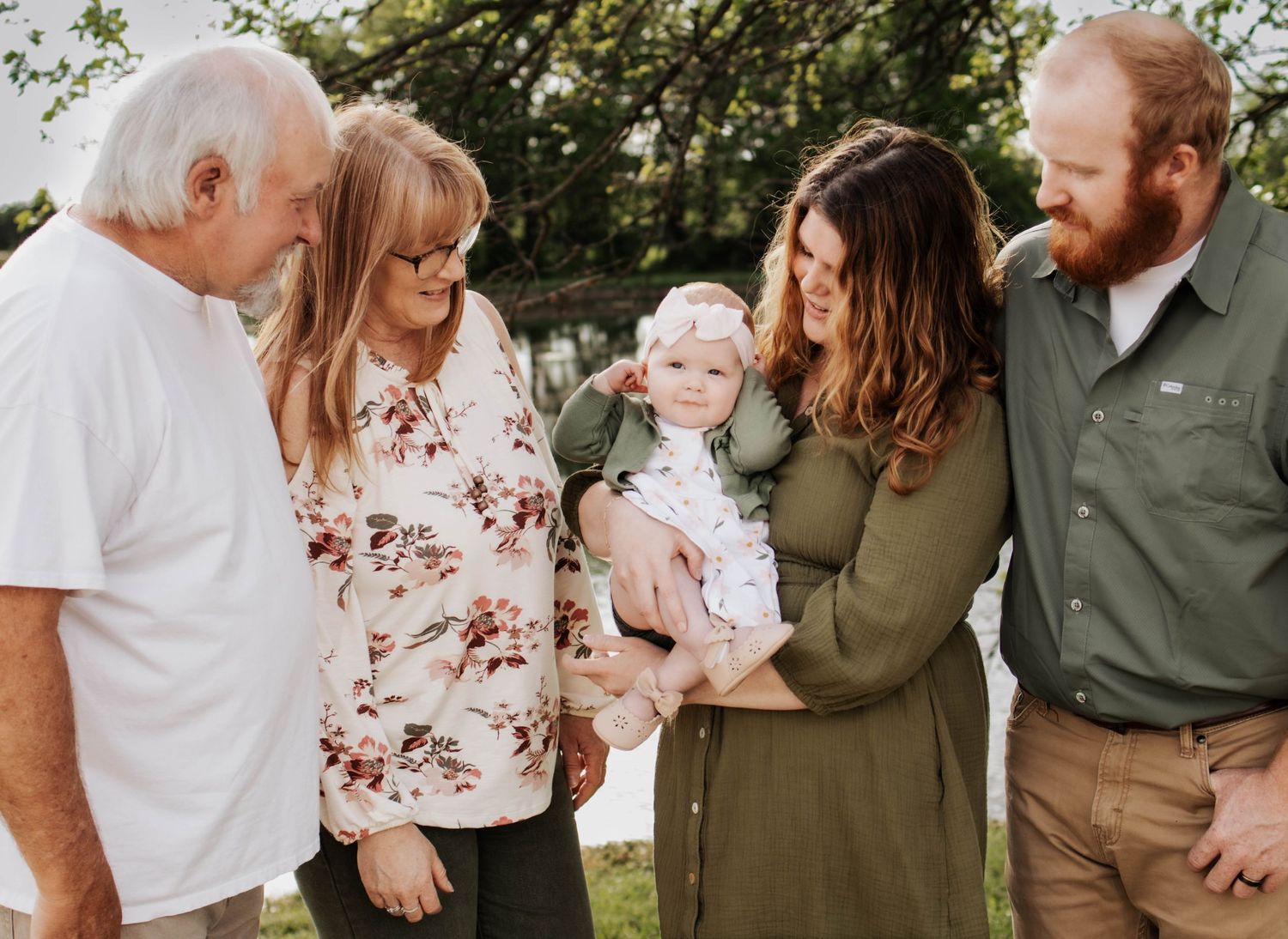 Family of 5 five with everyone looking at the baby and baby looking at the camera. Family session, Troy, MO