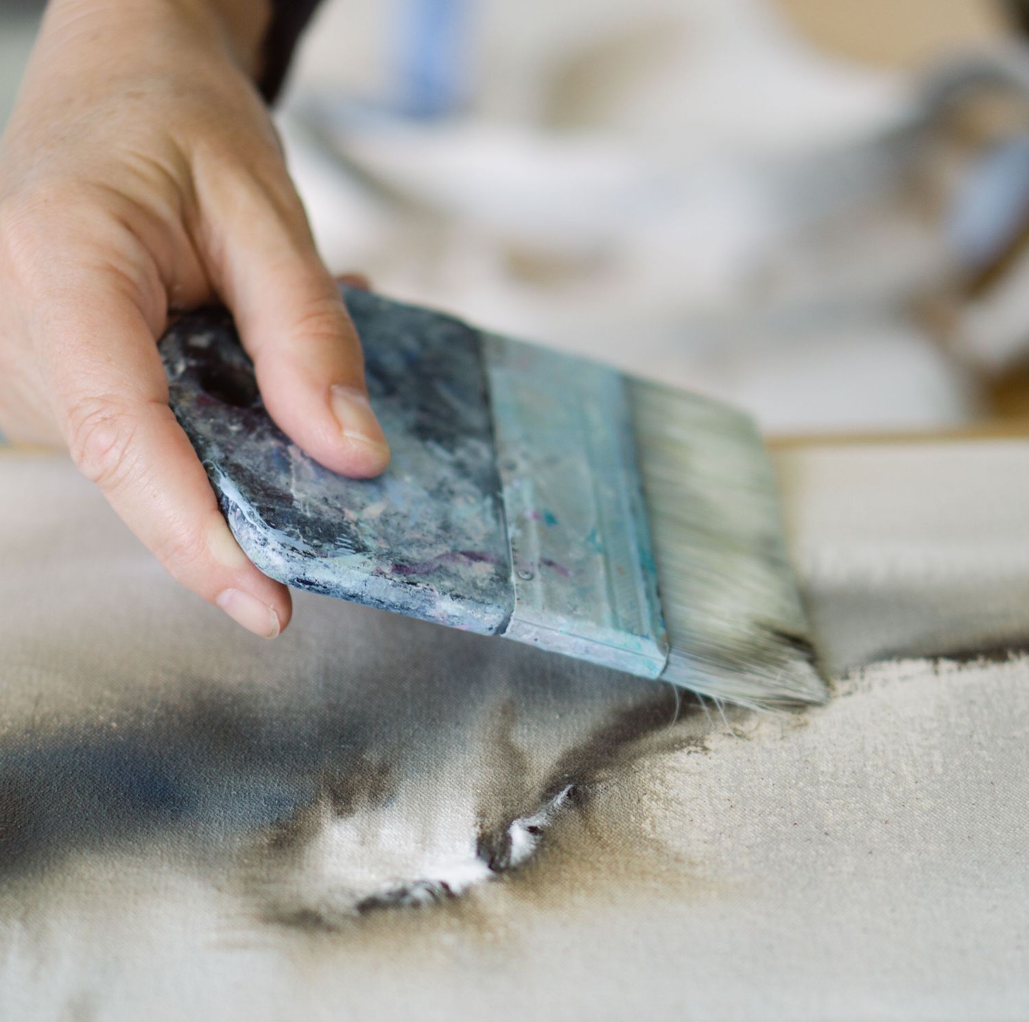 Felicity Billen, Devon portrait and brand photographer, takes pictures of Ilfracombe based abstract artist Jo Payne