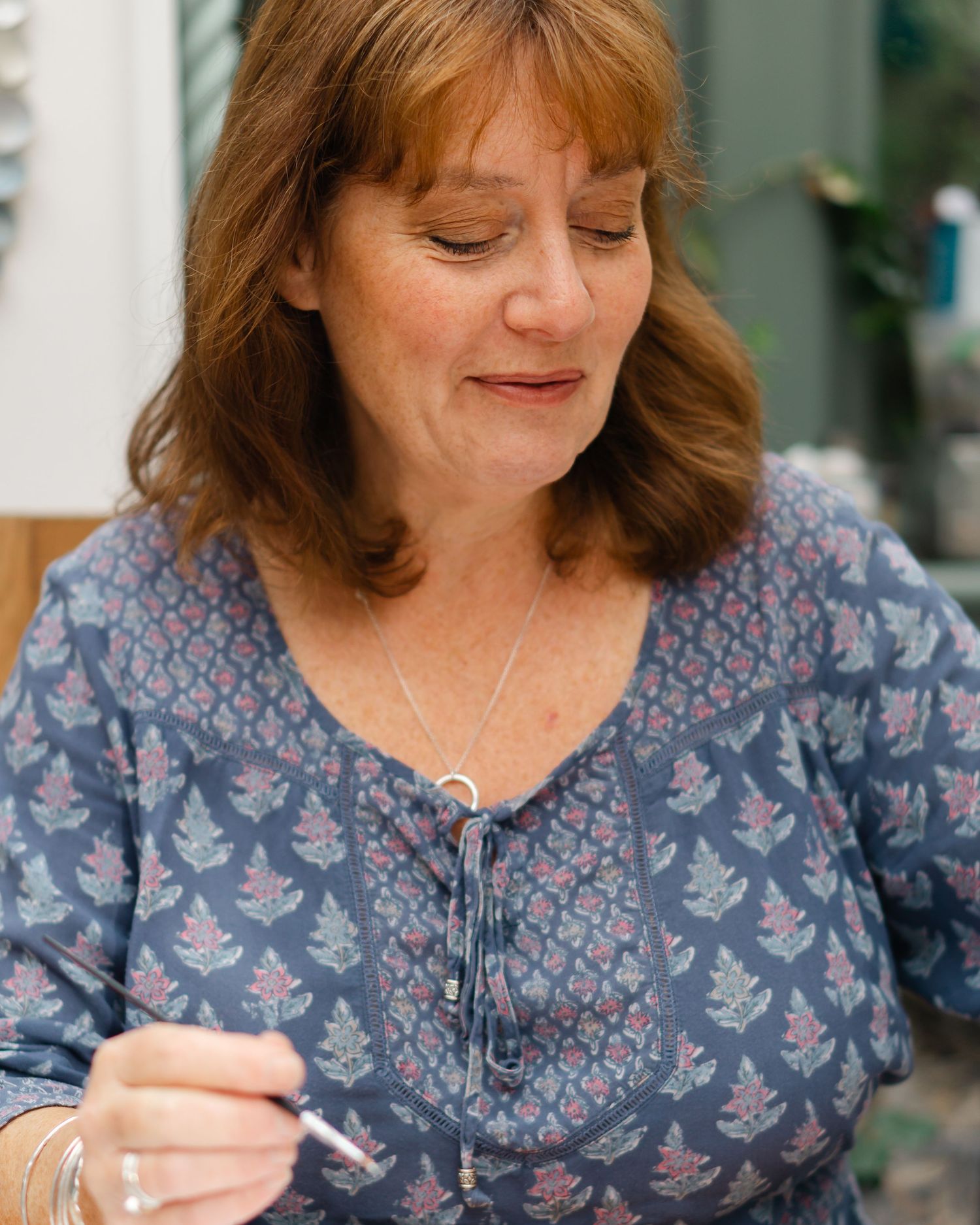 Felicity Billen, Devon portrait and brand photographer, takes pictures of Newton Abbot based artist Julia Chatting
