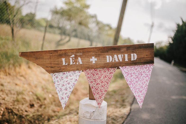 Wooden wedding sign with names Lea & David decorated with pink floral bunting.