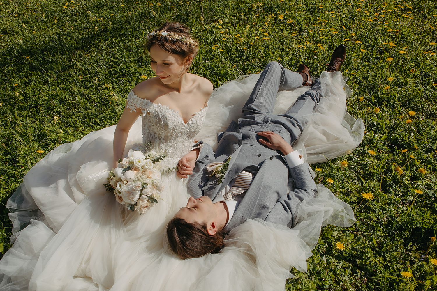 Intimate wedding couple portrait in Latvia, Jaunmoku pils
