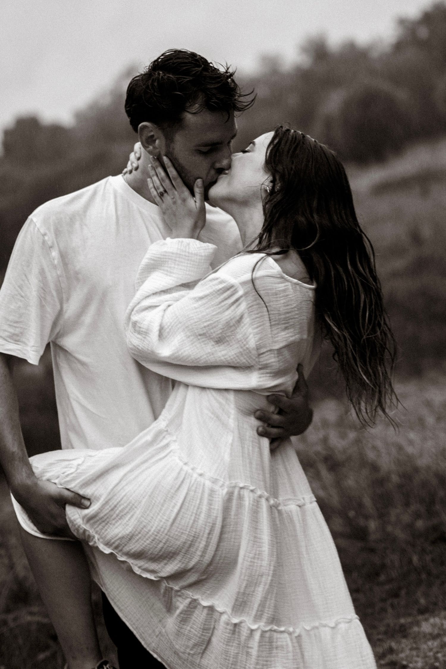 couple qui s'embrasse shooting photo couple