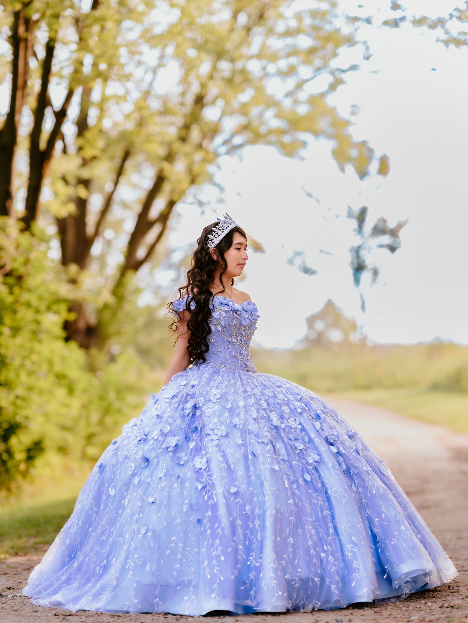 Celebrate your Quinceañera in style with a timeless Sweet XV photo session by Juve Photography, serving Saint Paul & Minneapolis, Minnesota.
