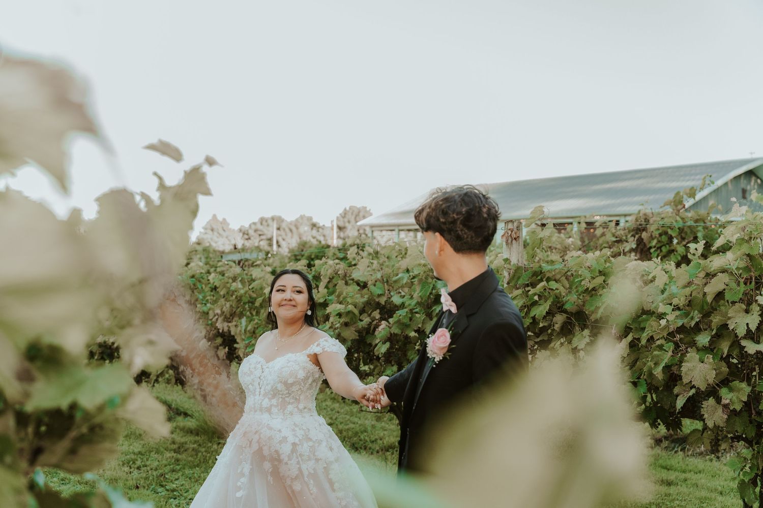 Celebrate your love with stunning summer wedding portraits, Minneapolis-  Saint Paul, captured by Juve Photography.