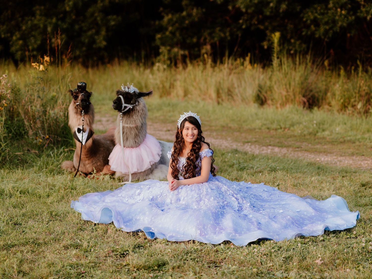 Celebrate your Quinceañera in style with a timeless Sweet XV photo session by Juve Photography, serving Saint Paul & Minneapolis, Minnesota.
