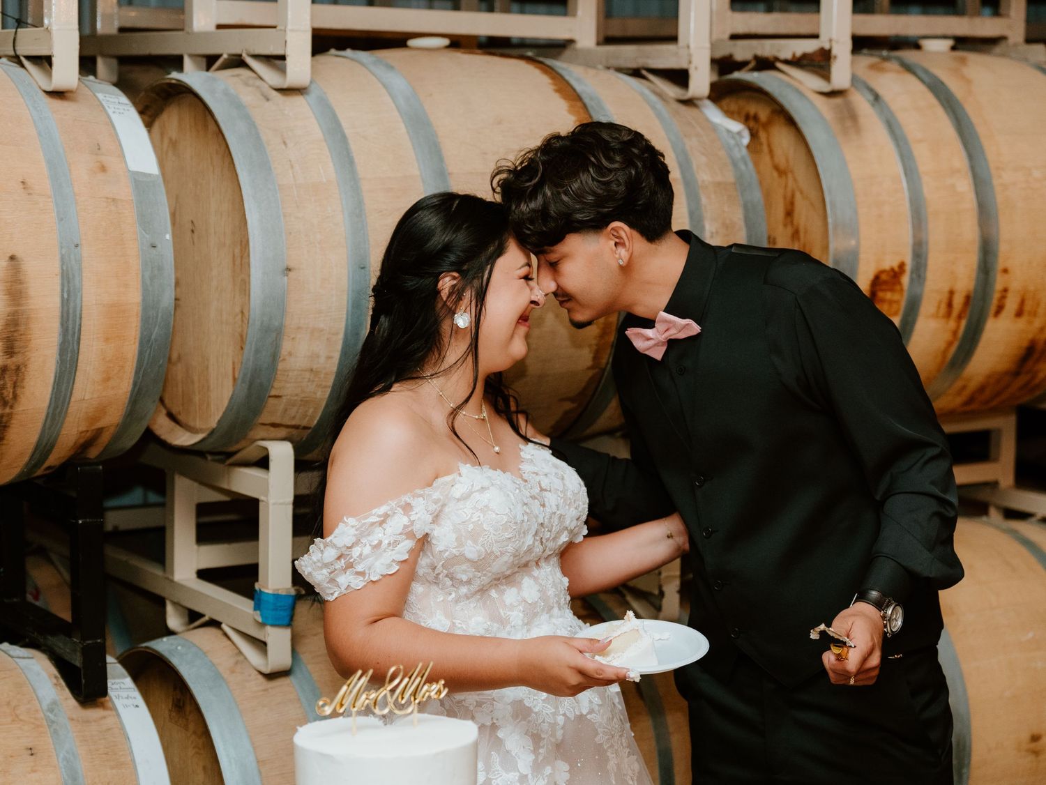Celebrate your love with stunning summer wedding portraits, Minneapolis-  Saint Paul, captured by Juve Photography.