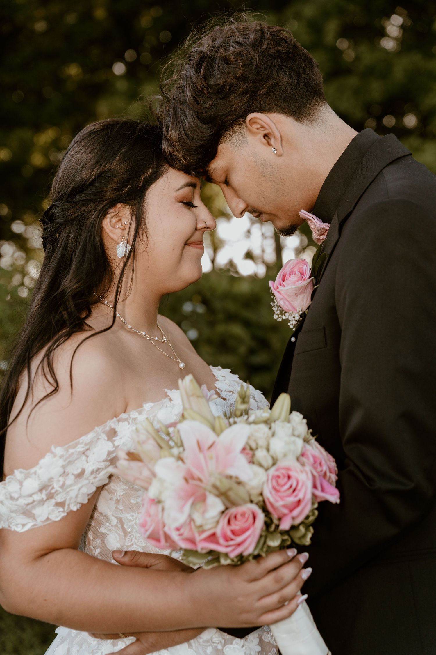 Celebrate your love with stunning summer wedding portraits, Minneapolis-  Saint Paul, captured by Juve Photography.