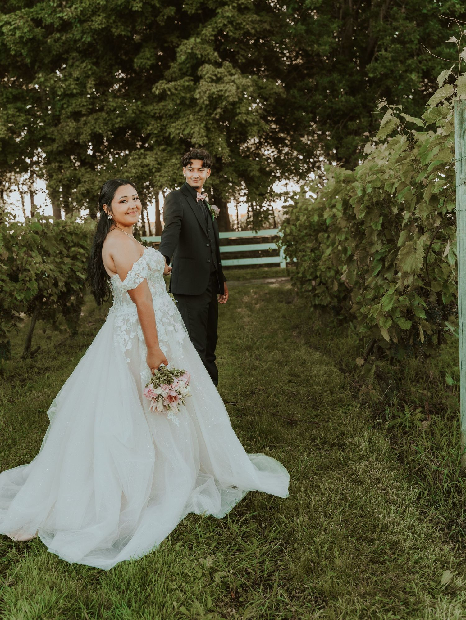 Celebrate your love with stunning summer wedding portraits, Minneapolis-  Saint Paul, captured by Juve Photography.
