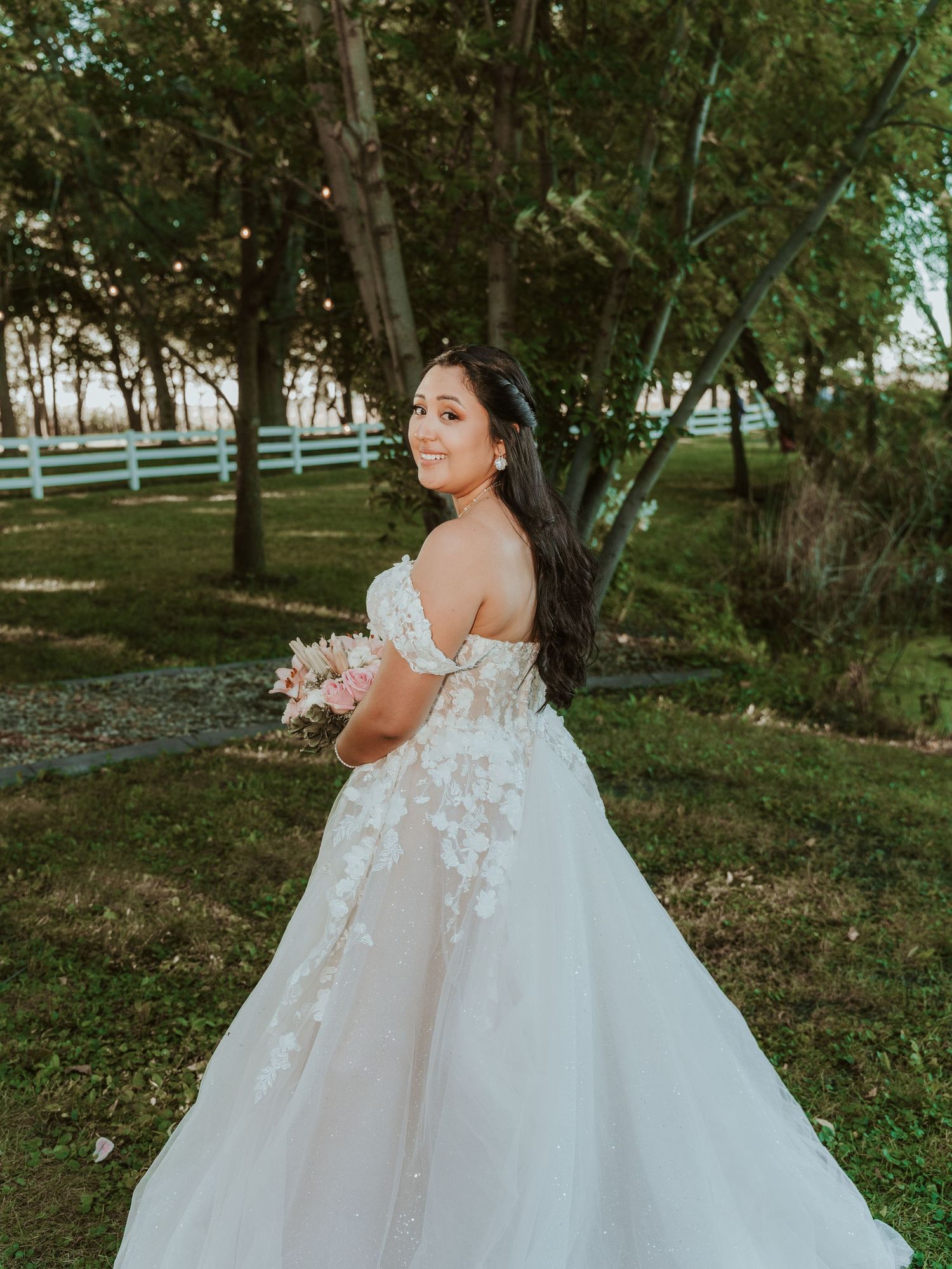 Celebrate your love with stunning summer wedding portraits, Minneapolis-  Saint Paul, captured by Juve Photography.