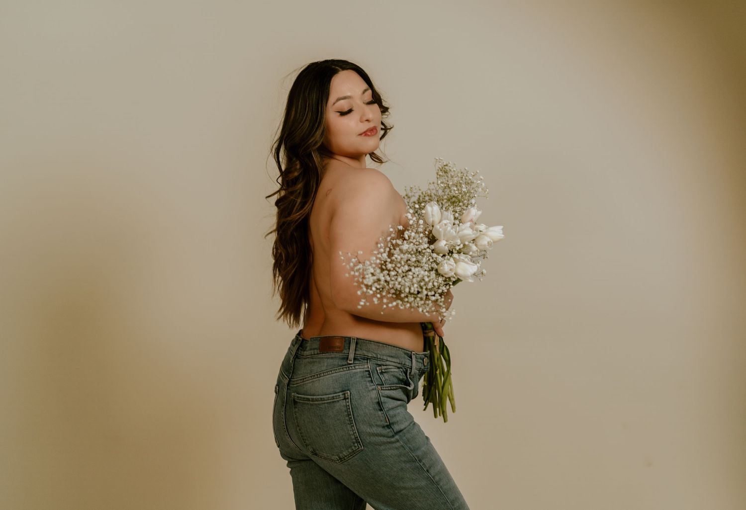 Celebrate your confidence and beauty with an intimate boudoir session by Juve Photography, serving Saint Paul & Minneapolis, Minnesota.