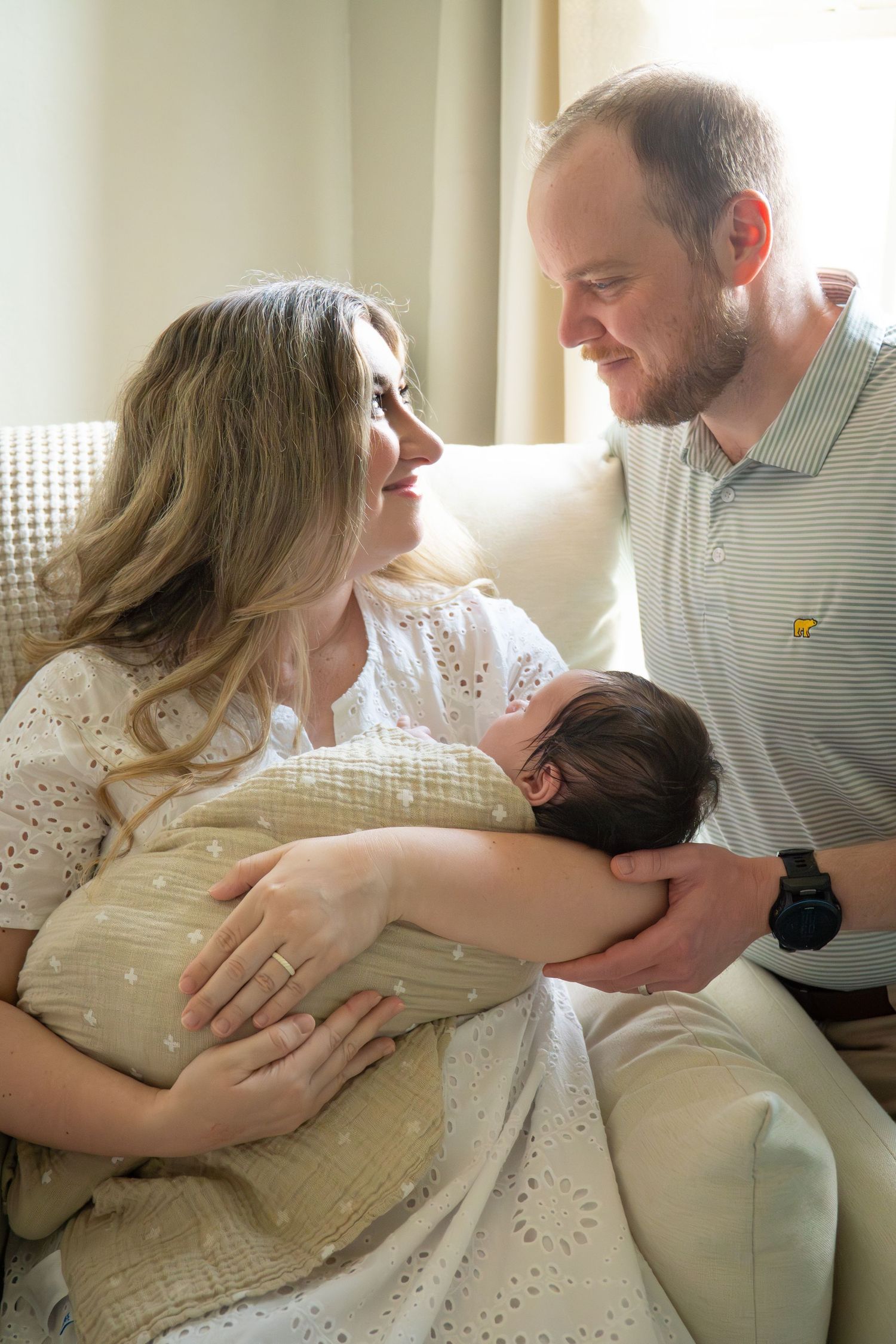 Newborn Lifestyle Family Session by Houston Photographer in home