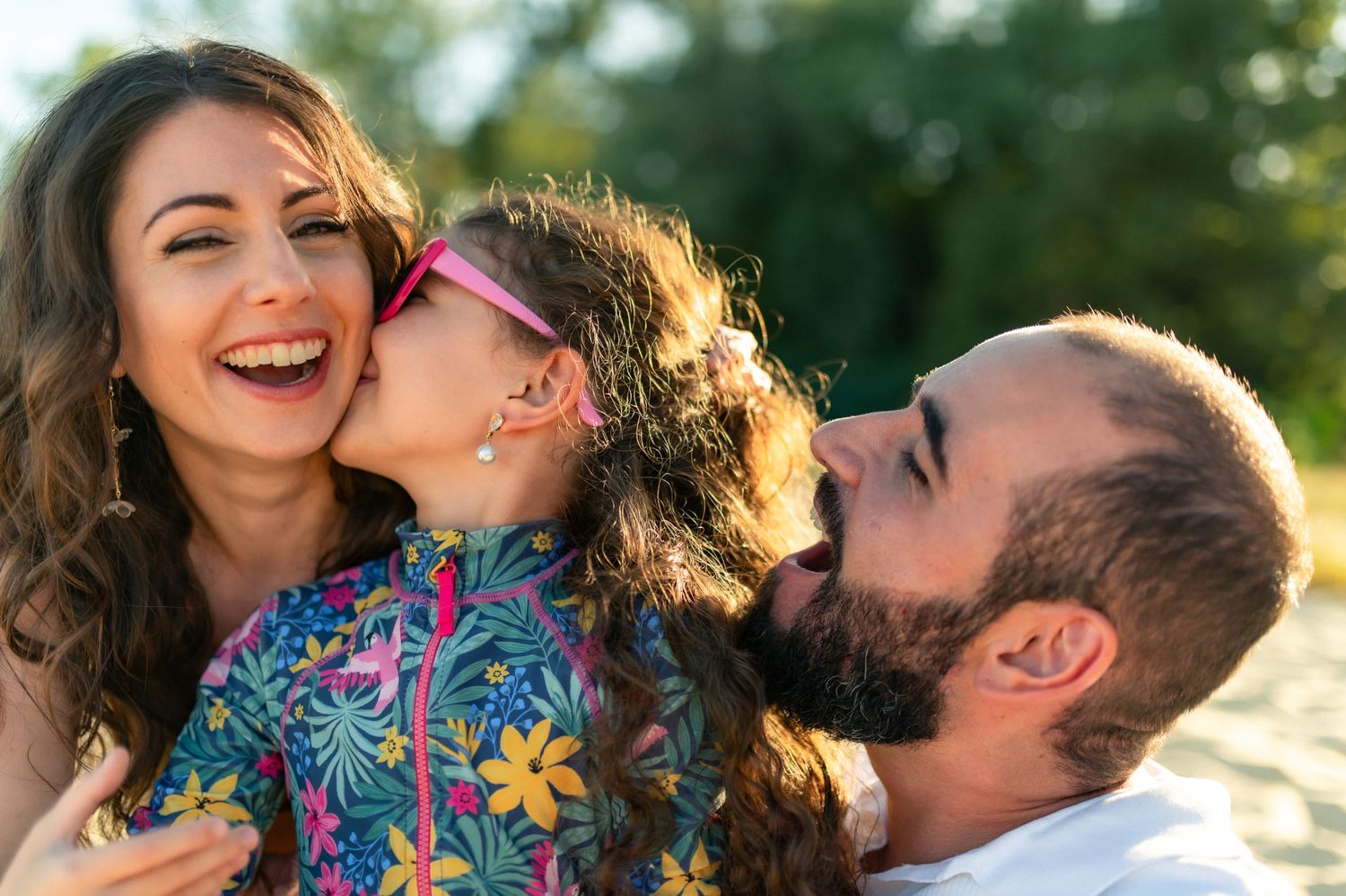 Moment complice en famille lors d’une séance photo à Biscarrosse