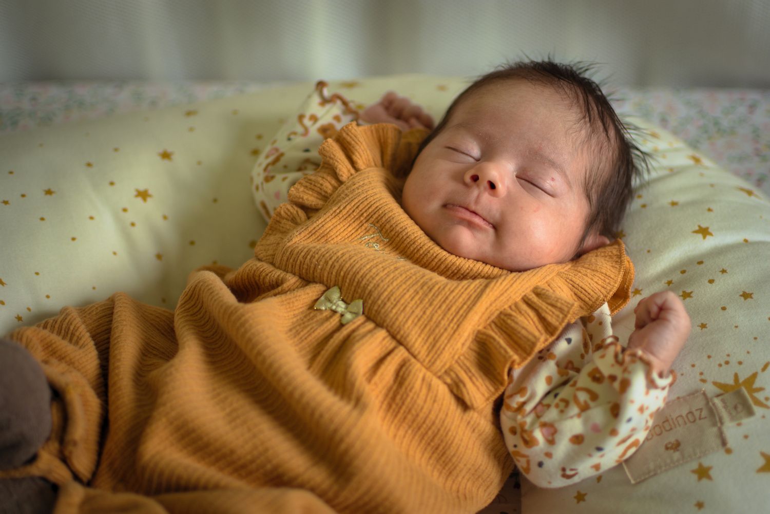 Bébé endormi dans son lit au Nizan, près de Langon en Sud-Gironde