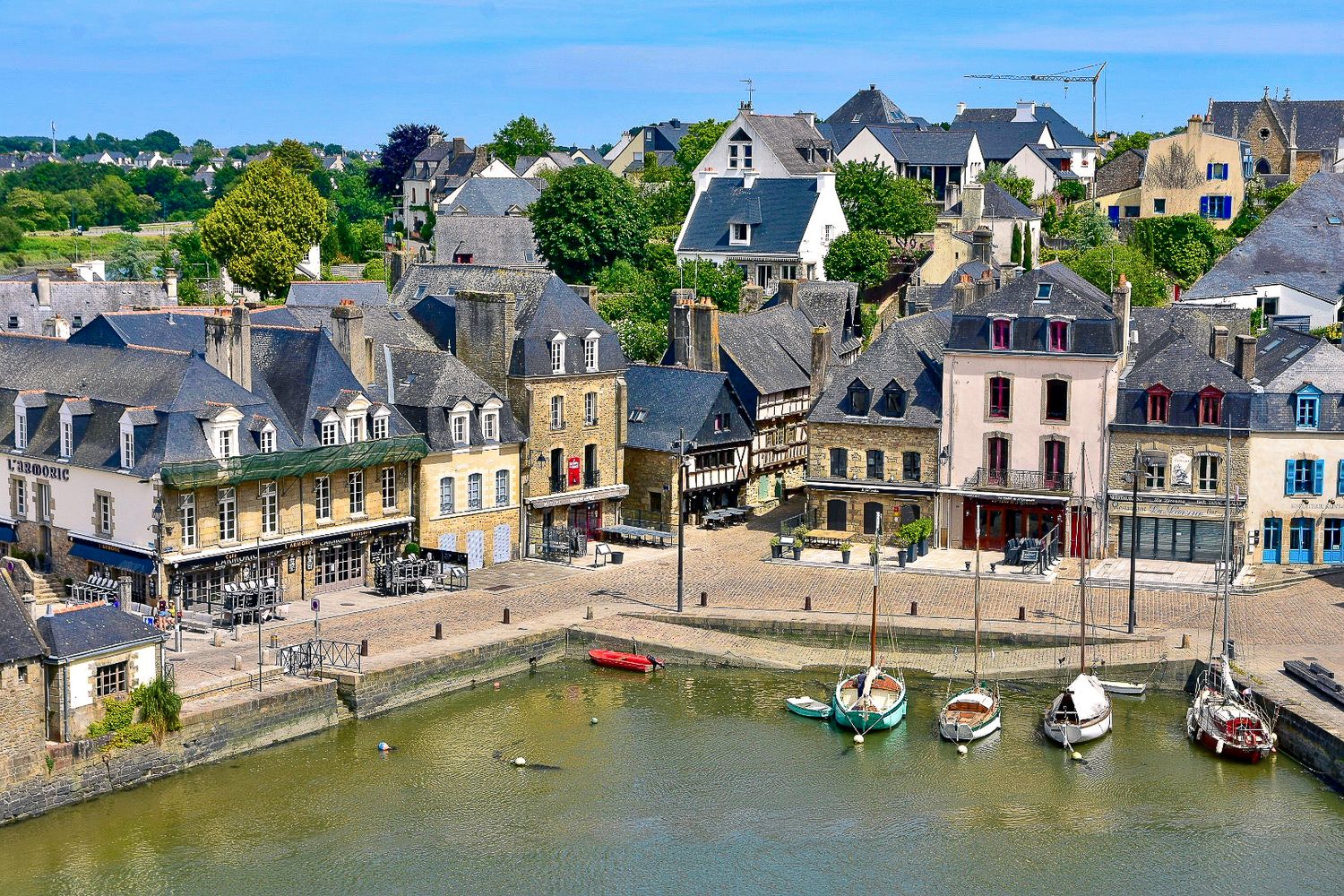 Port de Saint-Goustan à Auray, avec ses maisons anciennes au bord de la rivière d'Auray